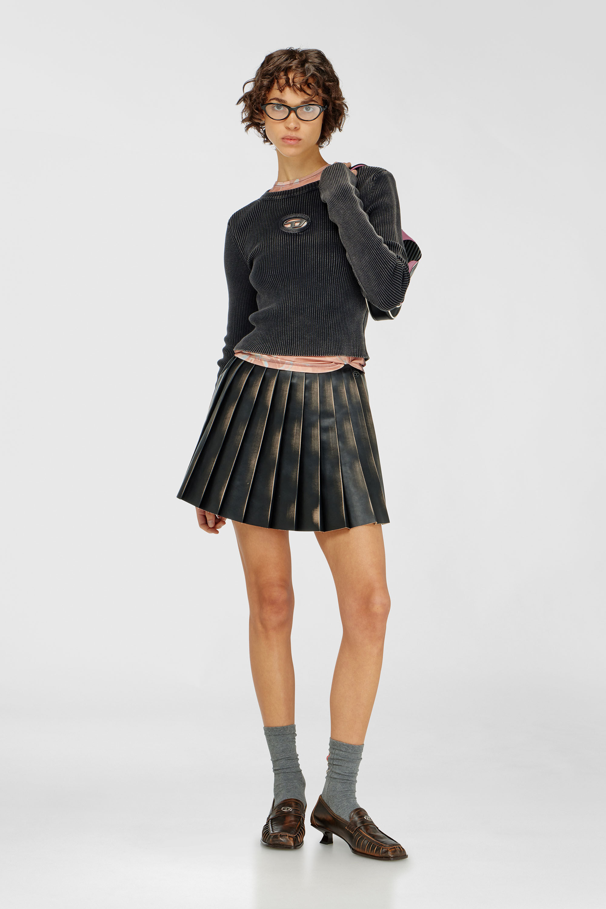 Diesel - M-ANCHOR-A, Maglia cropped con logo cut-out Donna in Nero - 1