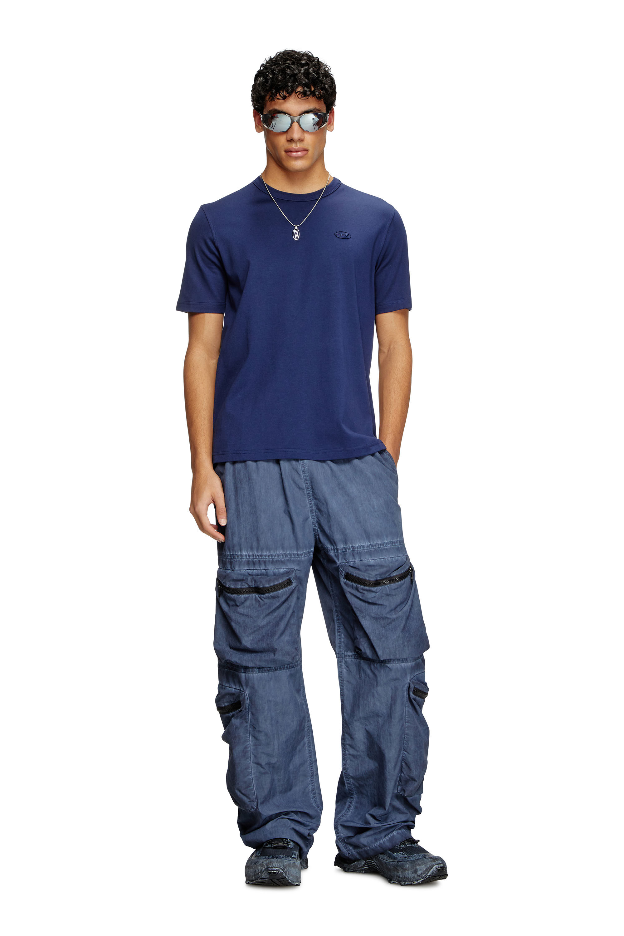 Diesel - T-ADJUST-SLITS-R17, T-shirt con logo ricamato in tono Uomo in Blu - 1