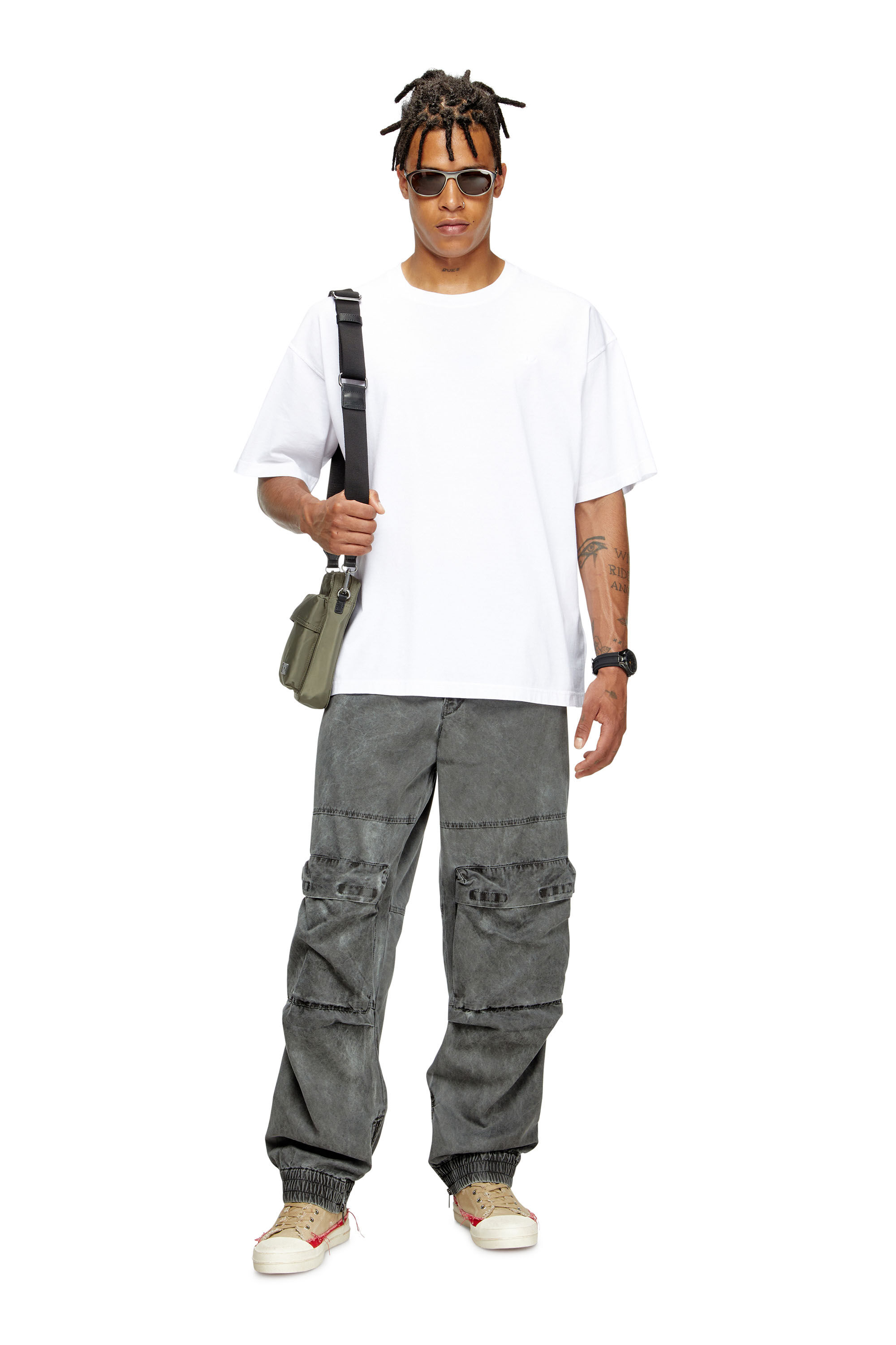 Diesel - T-BOXT-T24, T-shirt con logo Oval D Uomo in Bianco - 1