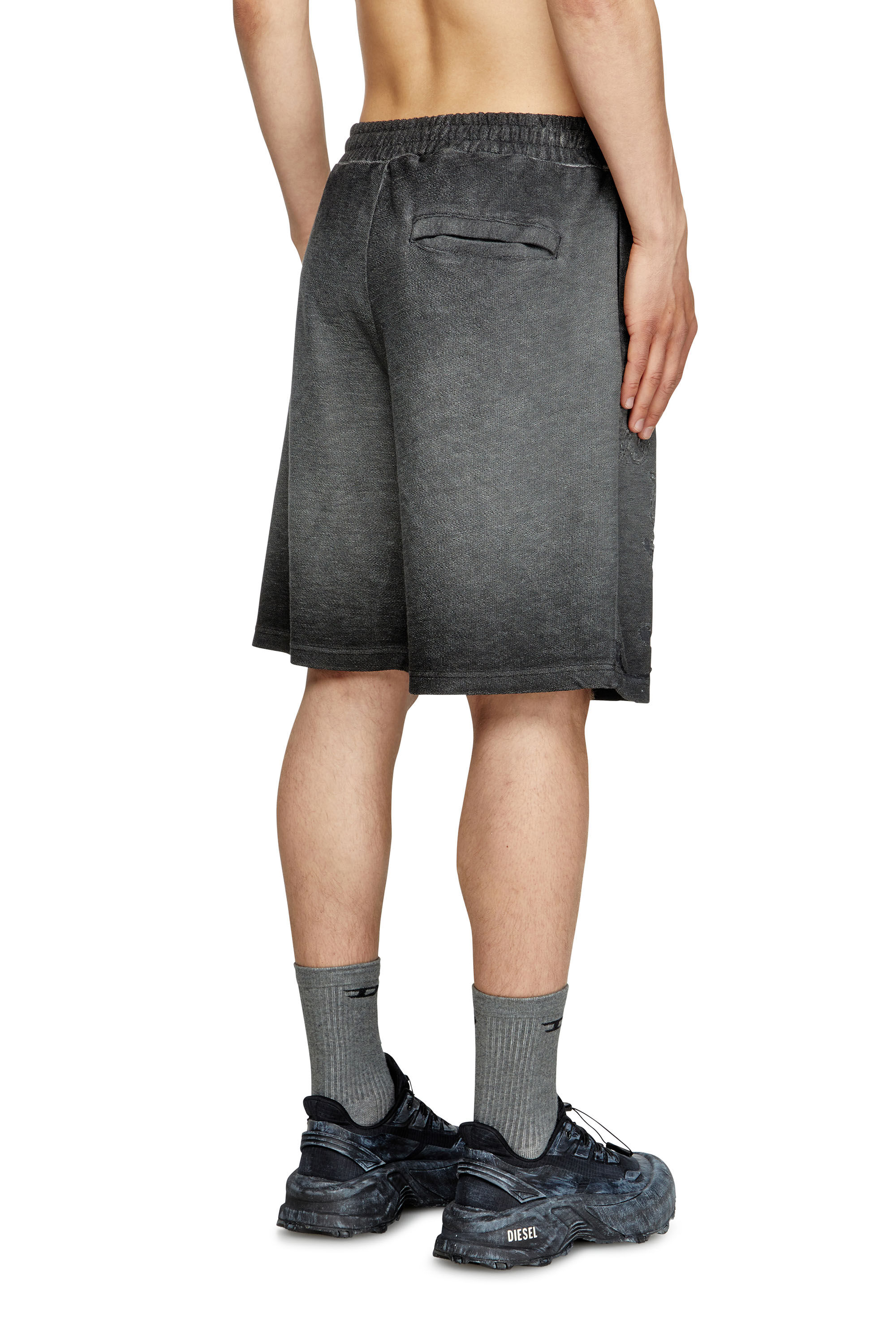 Diesel - P-CROWDE, Short in felpa con fenice dévoré Uomo in Grigio - 4