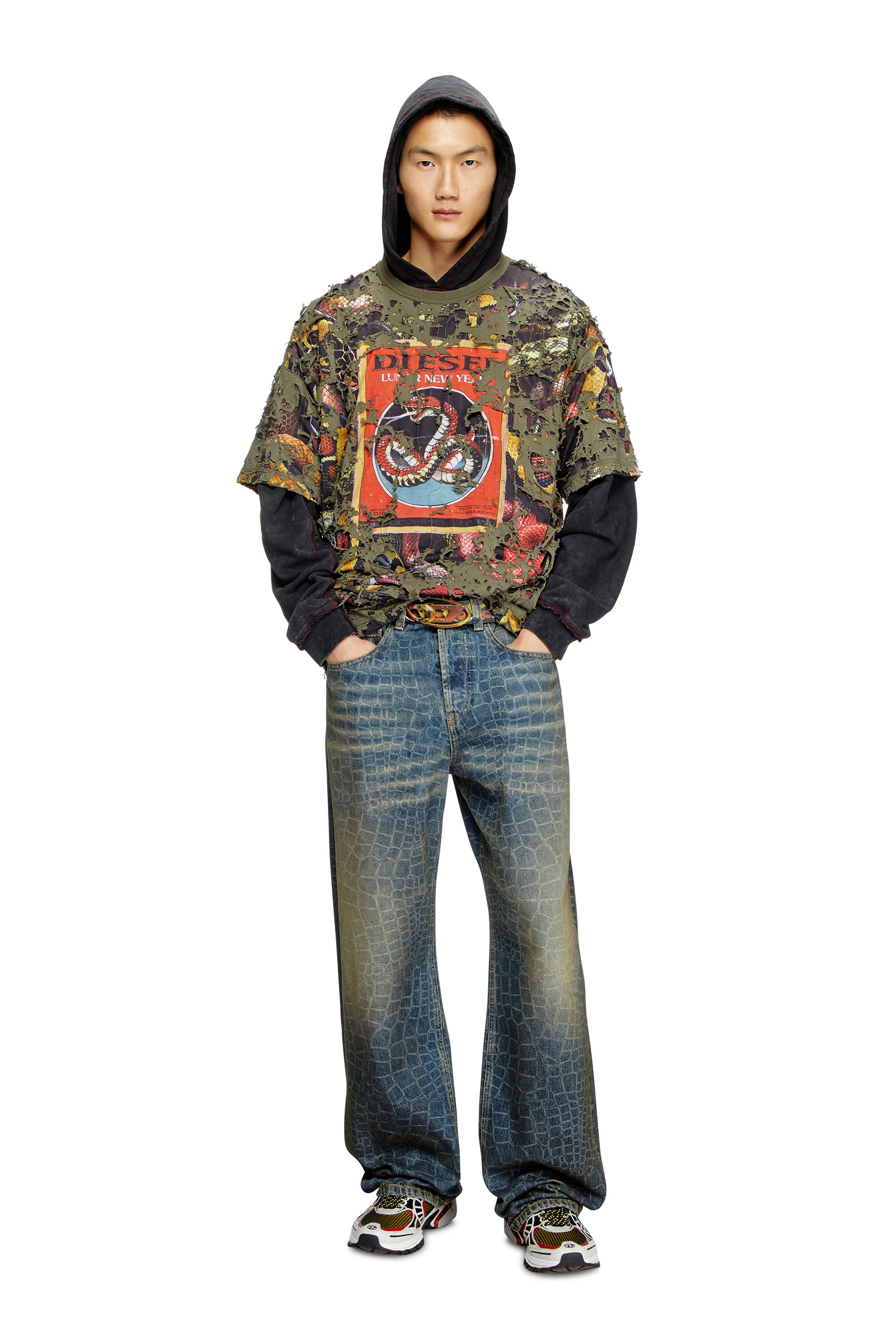 Diesel - CL-T-BOXT-DEVOR-SNAKE, T-shirt stampa snake con strato destroyed Unisex in Verde - 1