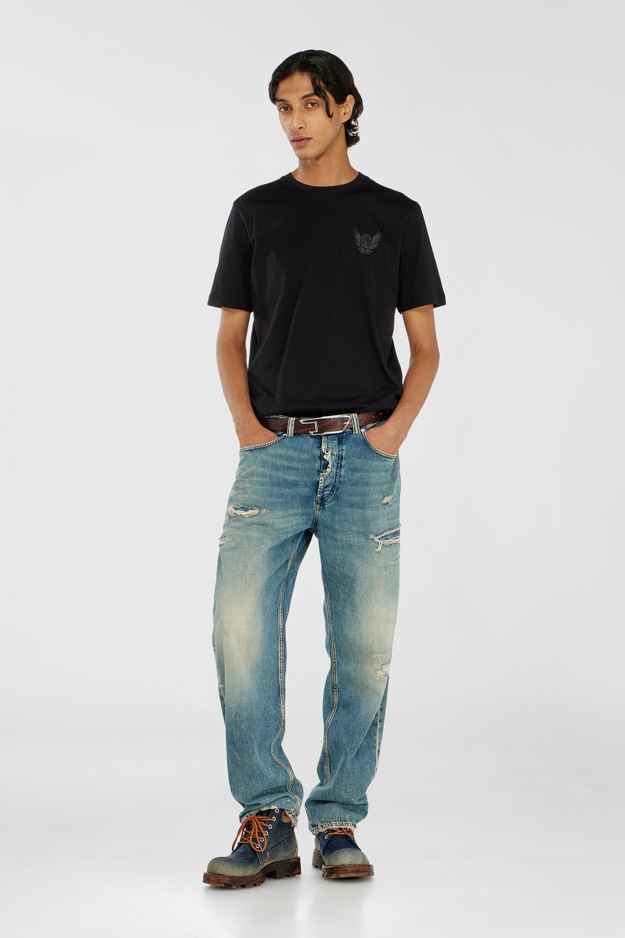 Diesel - T-ADJUST-AA8, T-shirt in cotone con motivo logo sul petto Uomo in Nero - 1