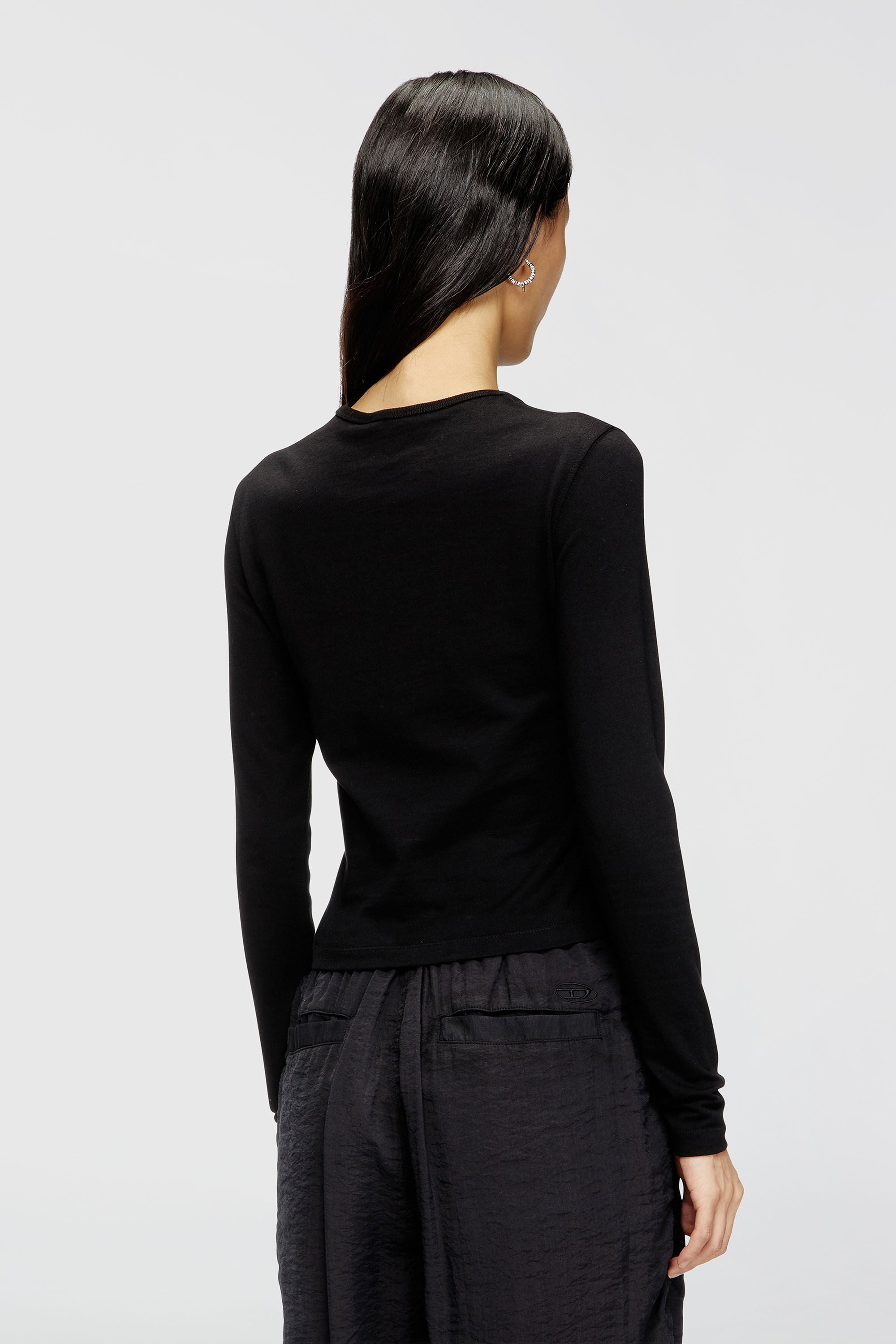 Diesel - T-UNCUTIE-LONG-LS-OD, Top a maniche lunghe con Oval D cut-out Donna in Nero - 4