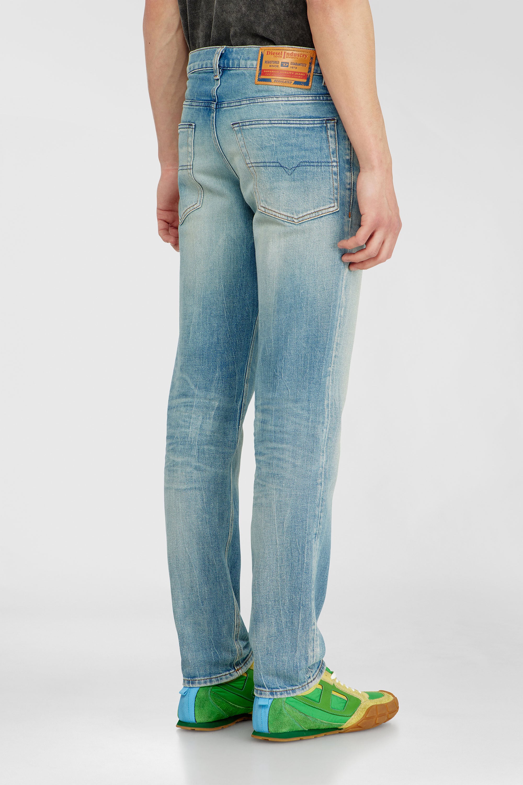 Diesel - Regular Jeans 2023 D-Finitive 09P33 Uomo, Blu Chiaro - Image 5