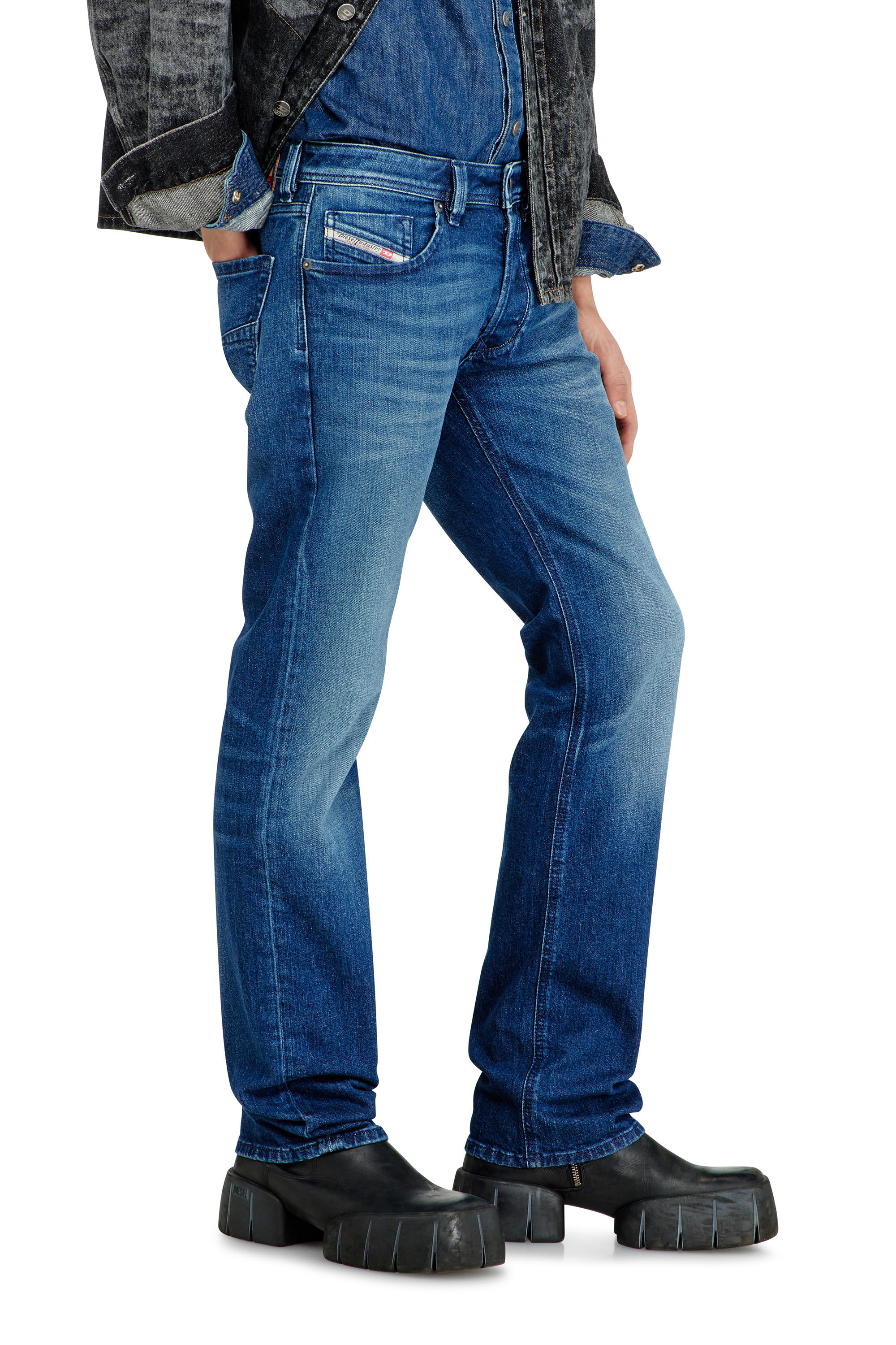 Diesel - Regular Jeans 1985 Larkee 09L51 Uomo, Blu Scuro - Image 7