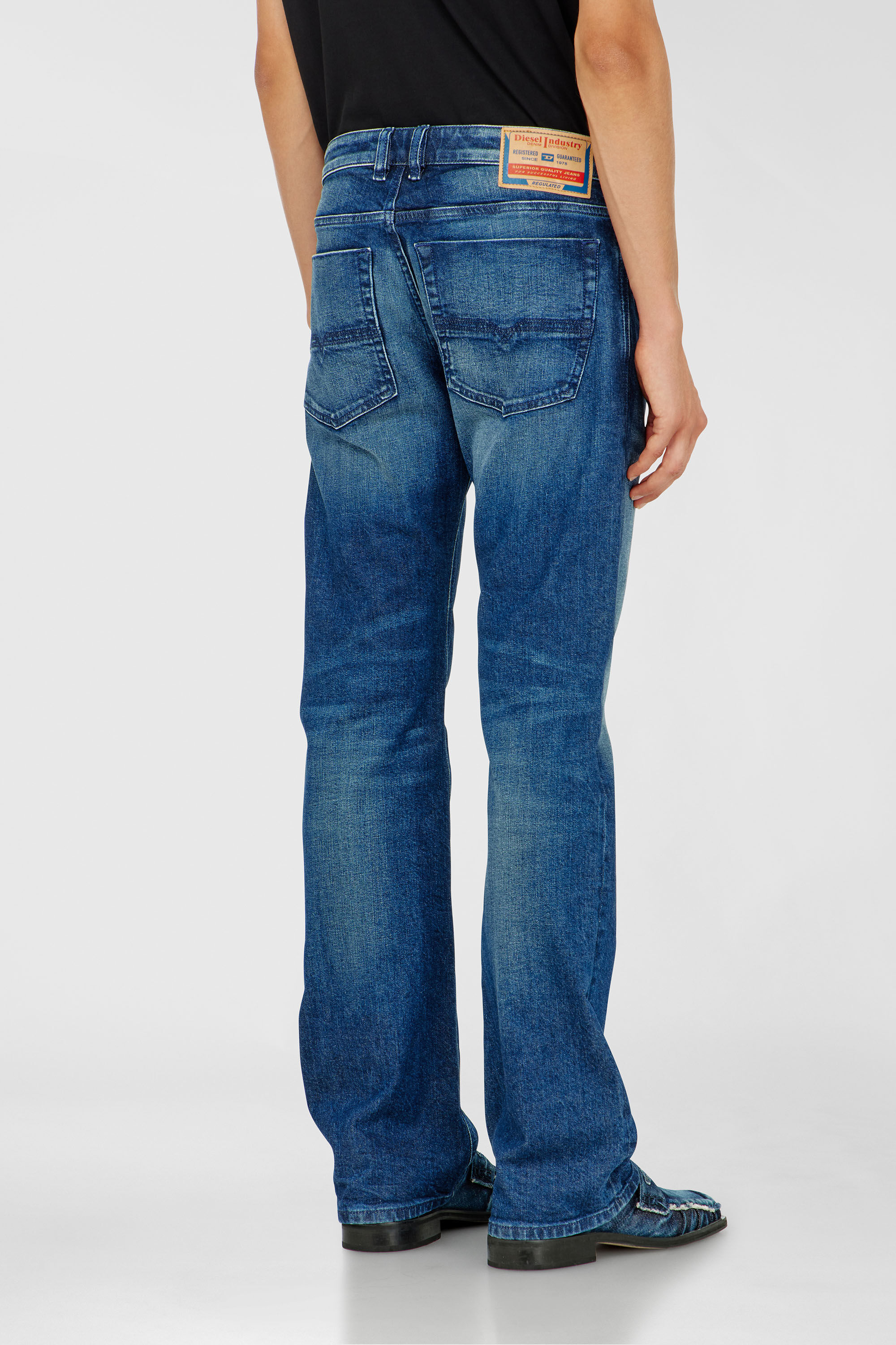 Diesel - Bootcut Jeans 2007 Zatiny 09L51 Uomo, Blu Scuro - Image 5