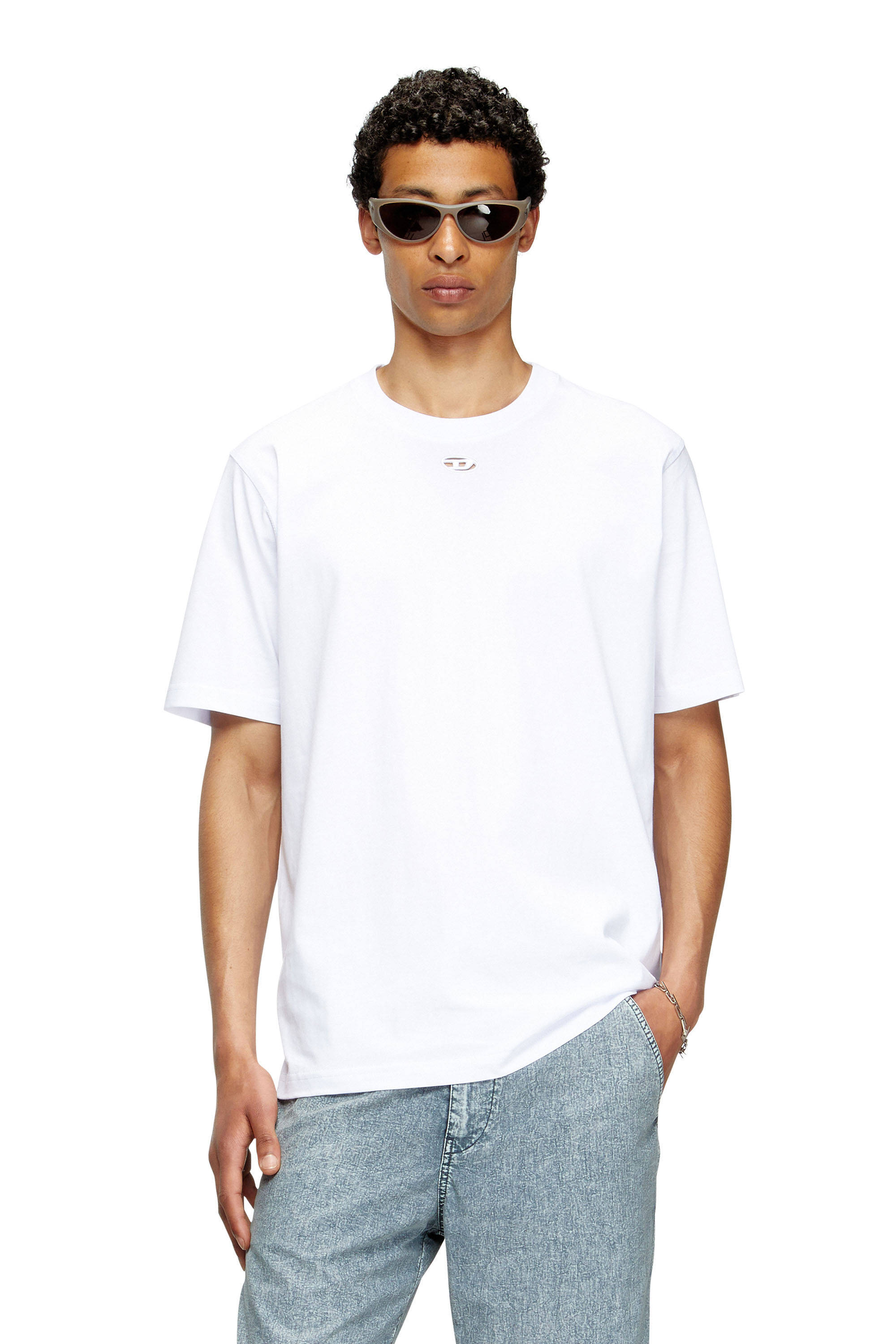 Diesel - T-ADJUST-MAREY, T-shirt con logo Oval D cut-out Uomo in Bianco - 3