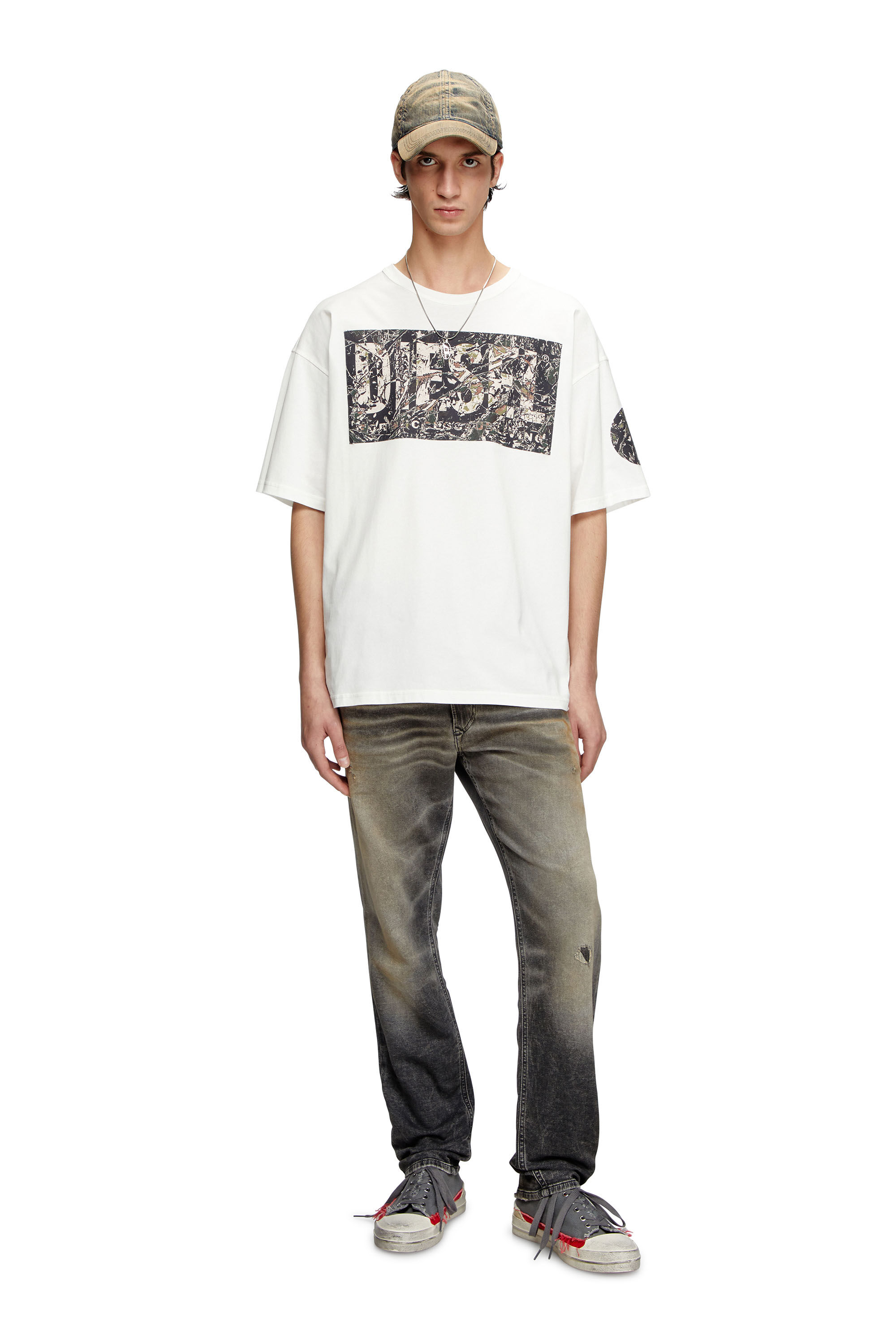 Diesel - T-BOXT-R22, T-shirt con logo patch in gabardina Uomo in Bianco - 1