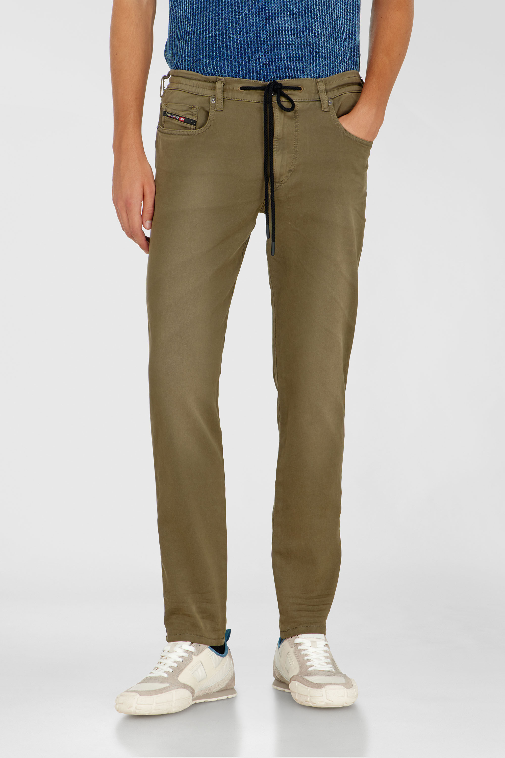 Diesel - Slim 2062 D-Strukt Joggjeans&reg; 0670M Uomo, Verde - Image 2