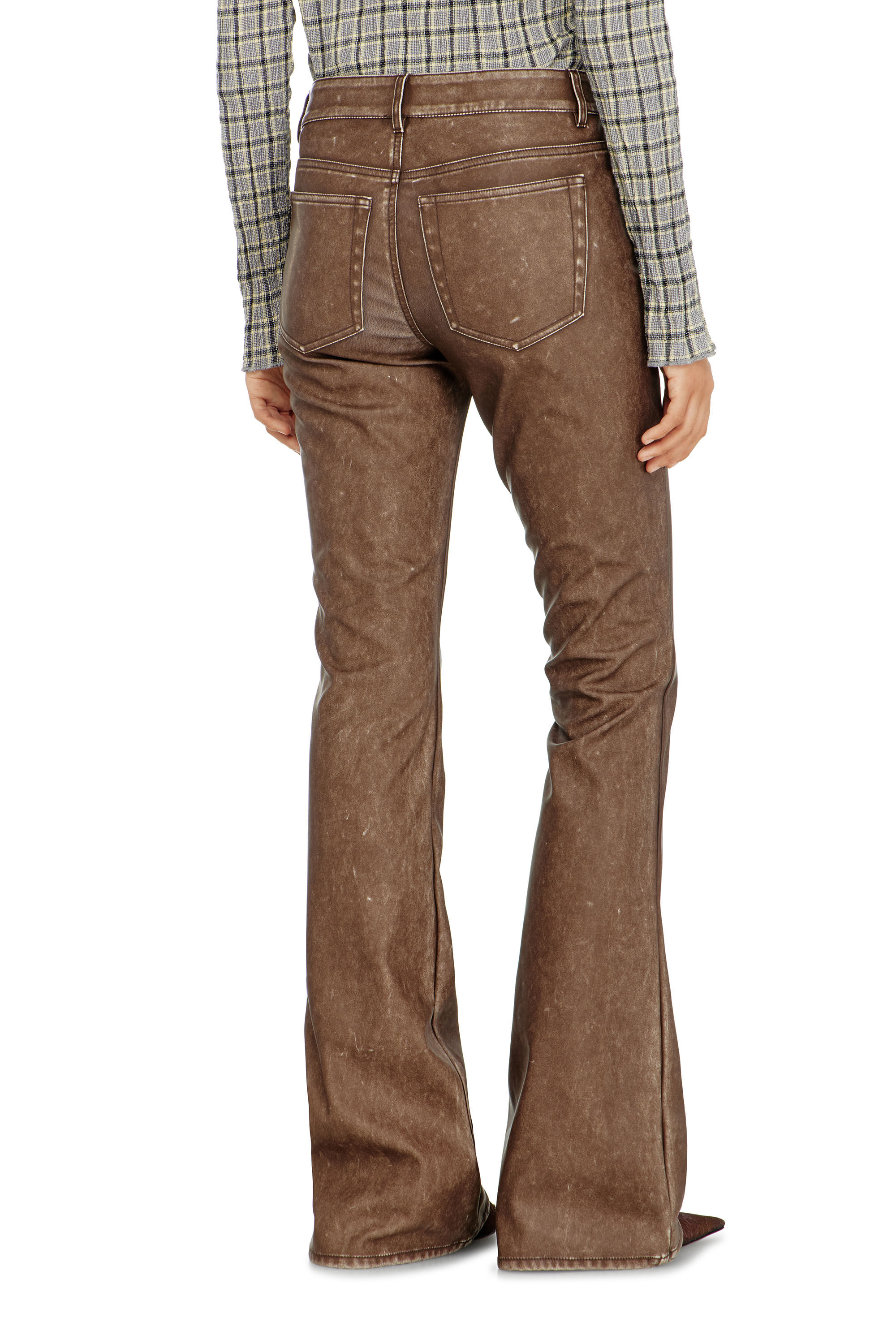 Diesel - P-STELLAR-S1, Pantaloni bootcut in tessuto coated lavorato Donna in Marrone - 4