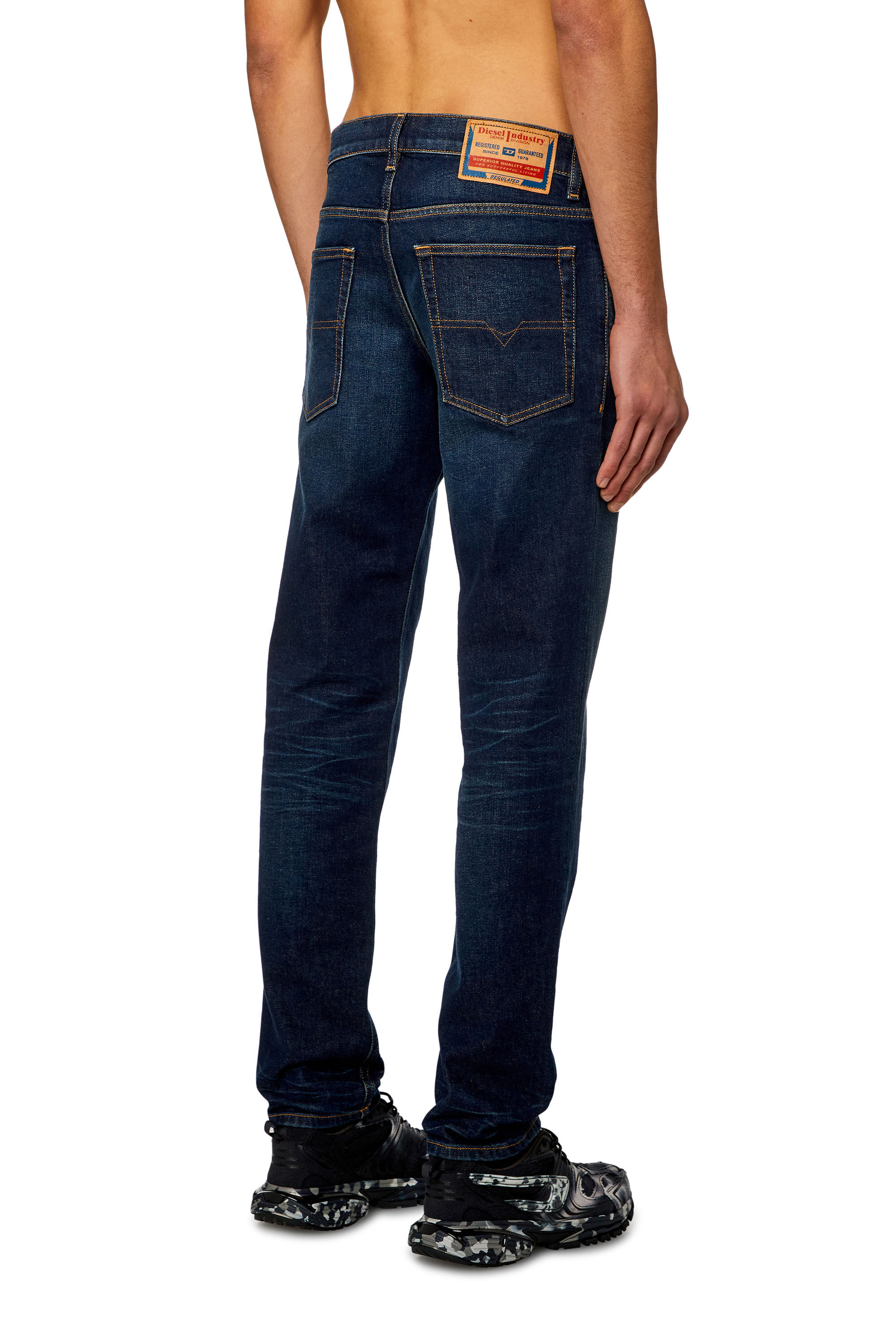 Diesel - Tapered Jeans 2023 D-Finitive 09H38, Blu Scuro - Image 4