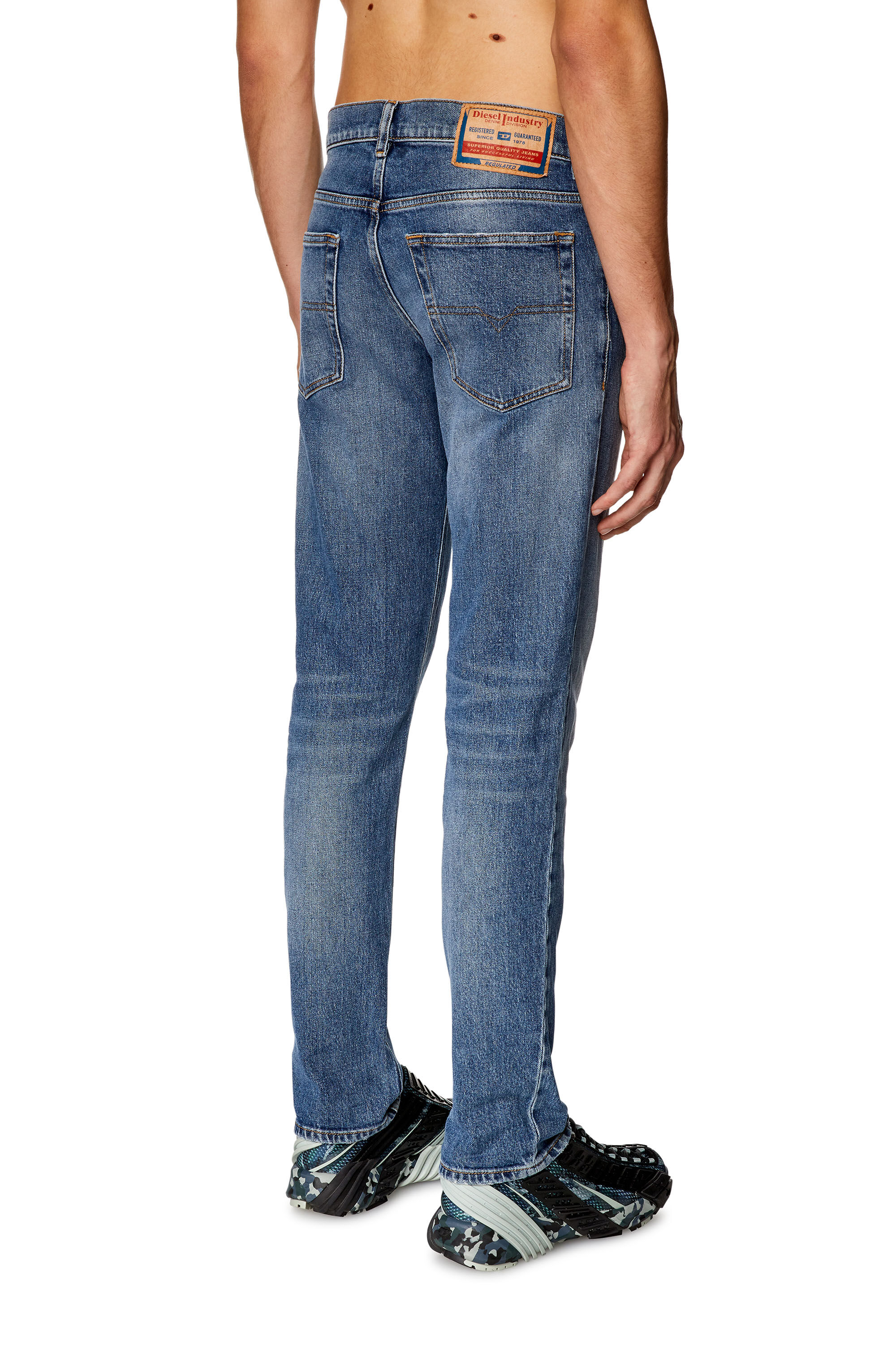 Diesel - Tapered Jeans 2023 D-Finitive 09I16, Blu medio - Image 4