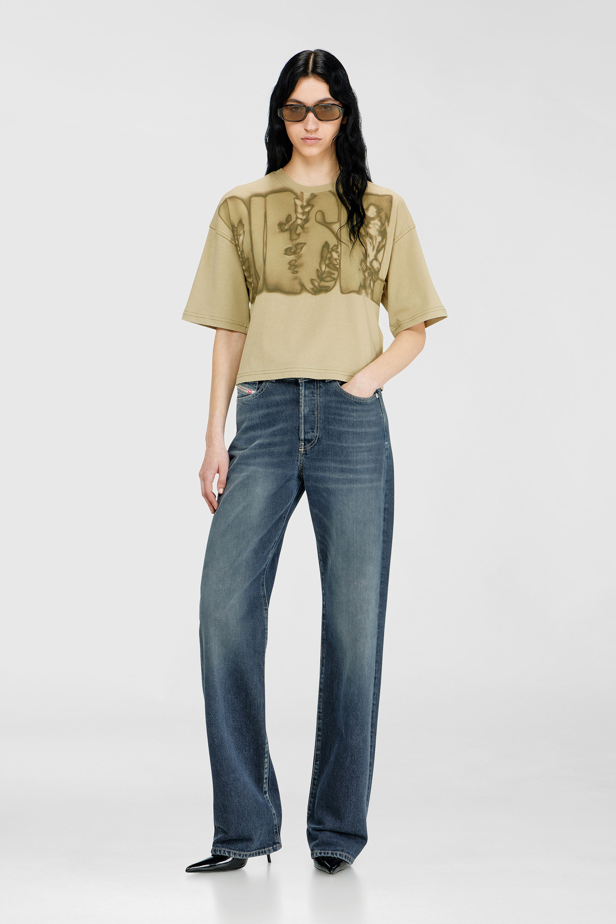 Diesel - T-CROPYN-AA1, T-shirt cropped con stampa digitale Donna in Verde - 1