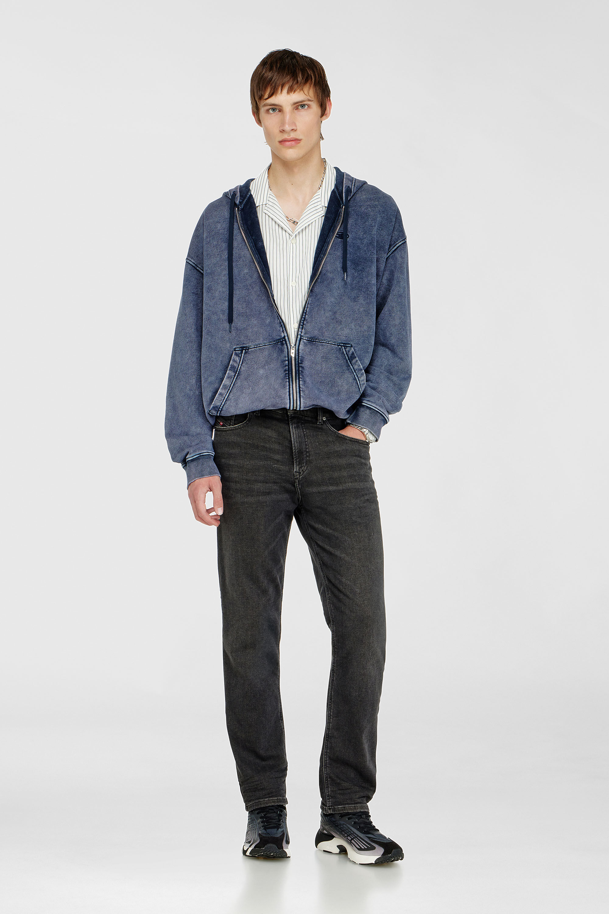 Diesel - Regular 2090 D-Veekley Joggjeans&reg; 09P92 Uomo, Nero/Grigio scuro - Image 1