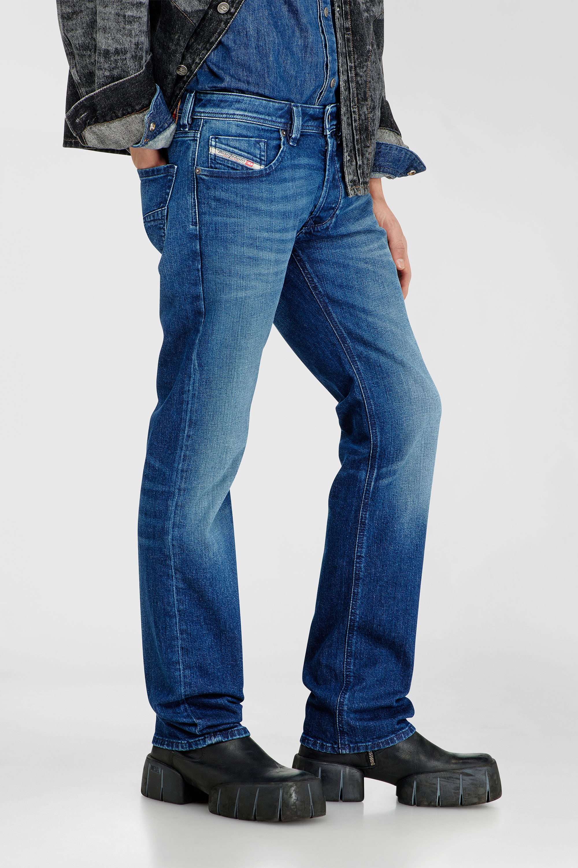 Diesel - Regular Jeans 1985 Larkee 09L51 Uomo, Blu Scuro - Image 7