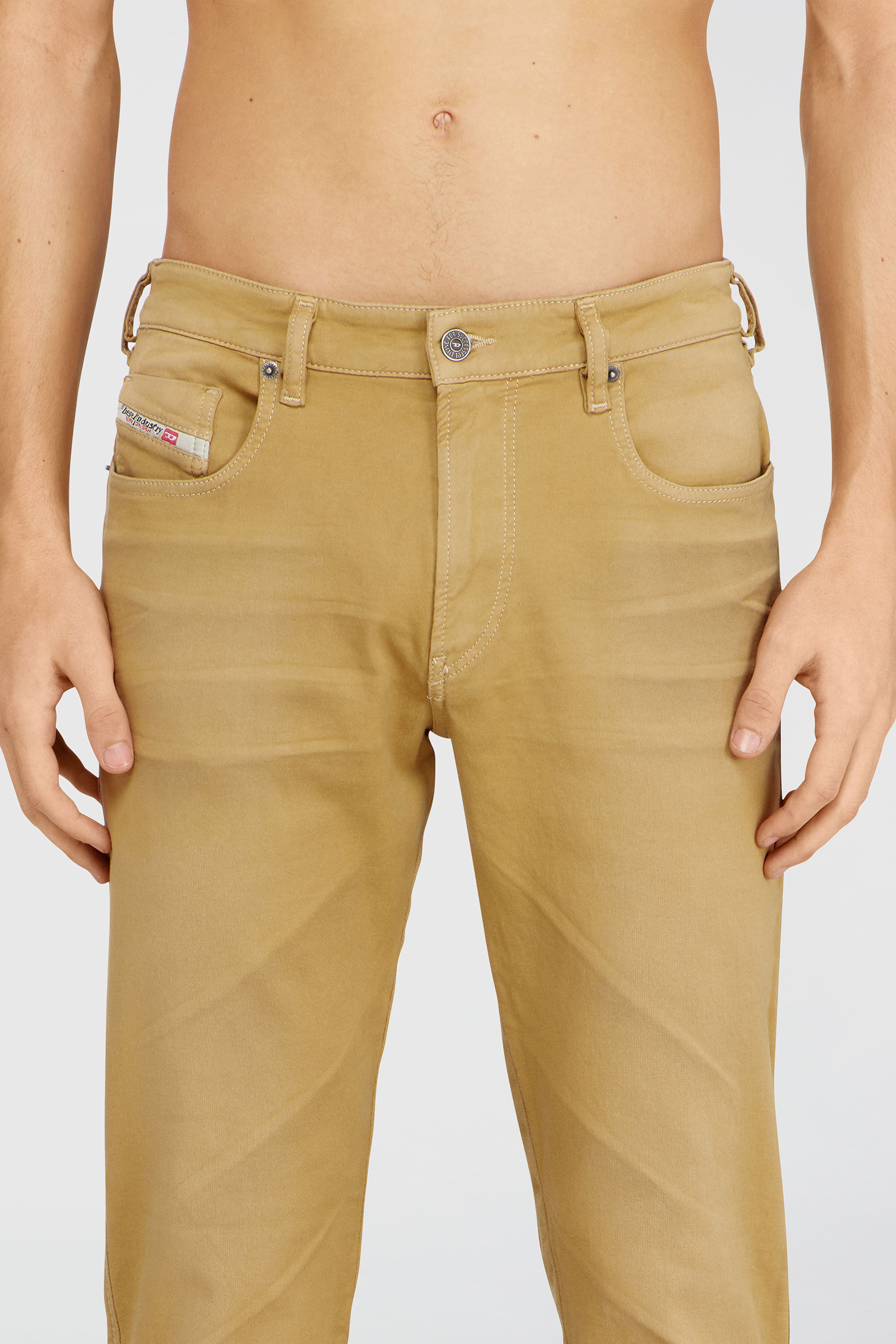 Diesel - Slim 2062 D-Strukt Joggjeans&reg; 0670M Uomo, Beige - Image 5