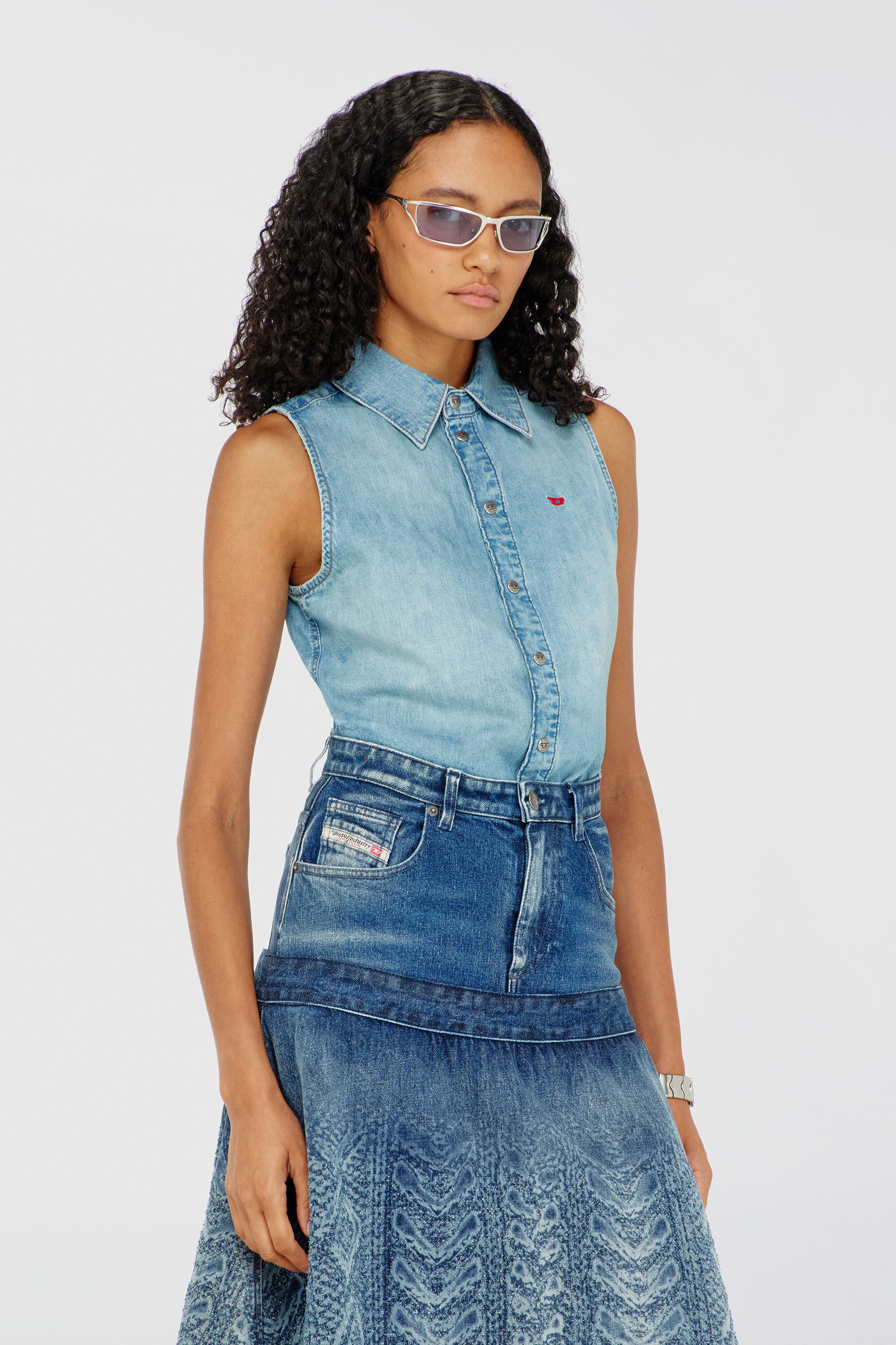 Diesel - DE-EAZY-SL, Camicia in denim senza maniche Donna in Blu - 3