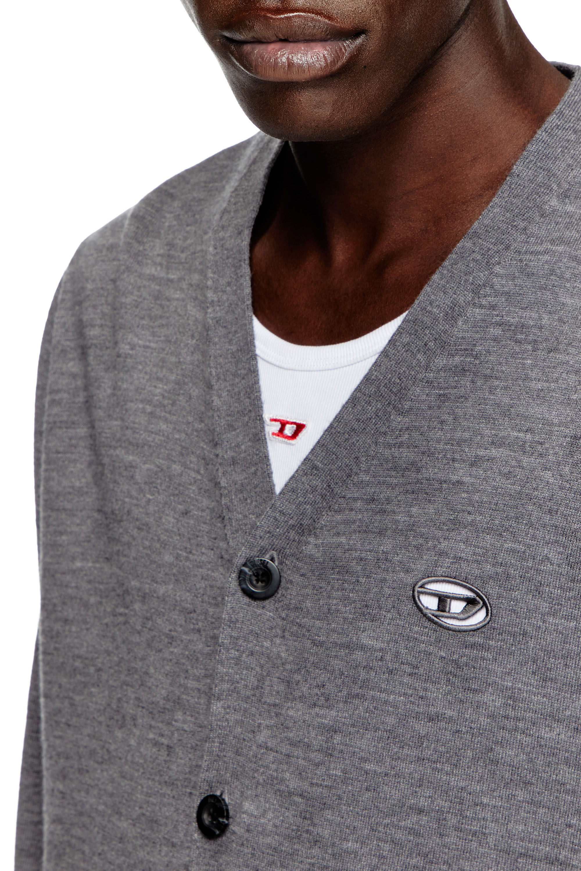 Diesel - K-VOLTO, Cardigan in lana con logo cut-out Uomo in Grigio - 4