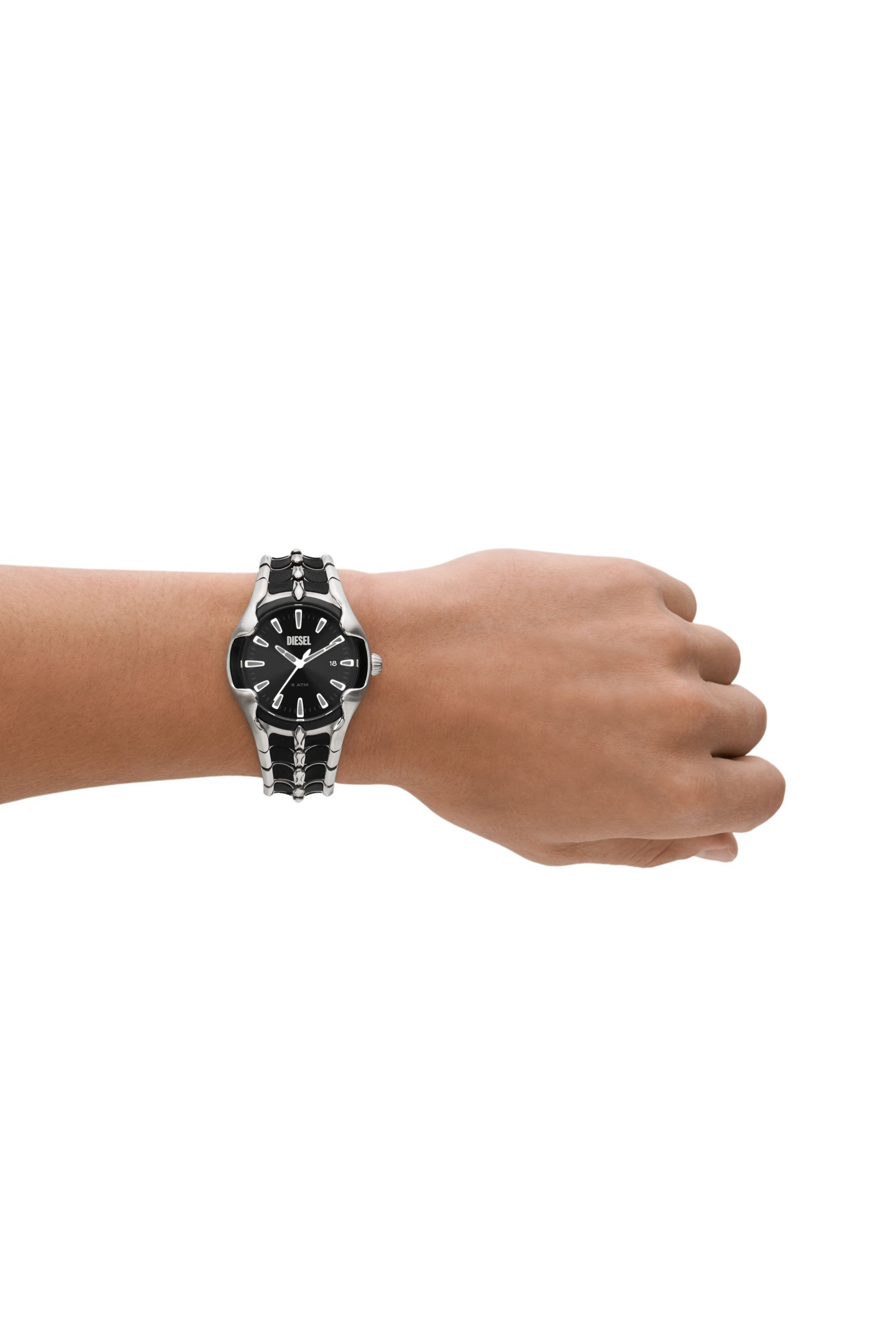 Men's Vert Three-Hand Date Stainless Steel Watch | Silver
