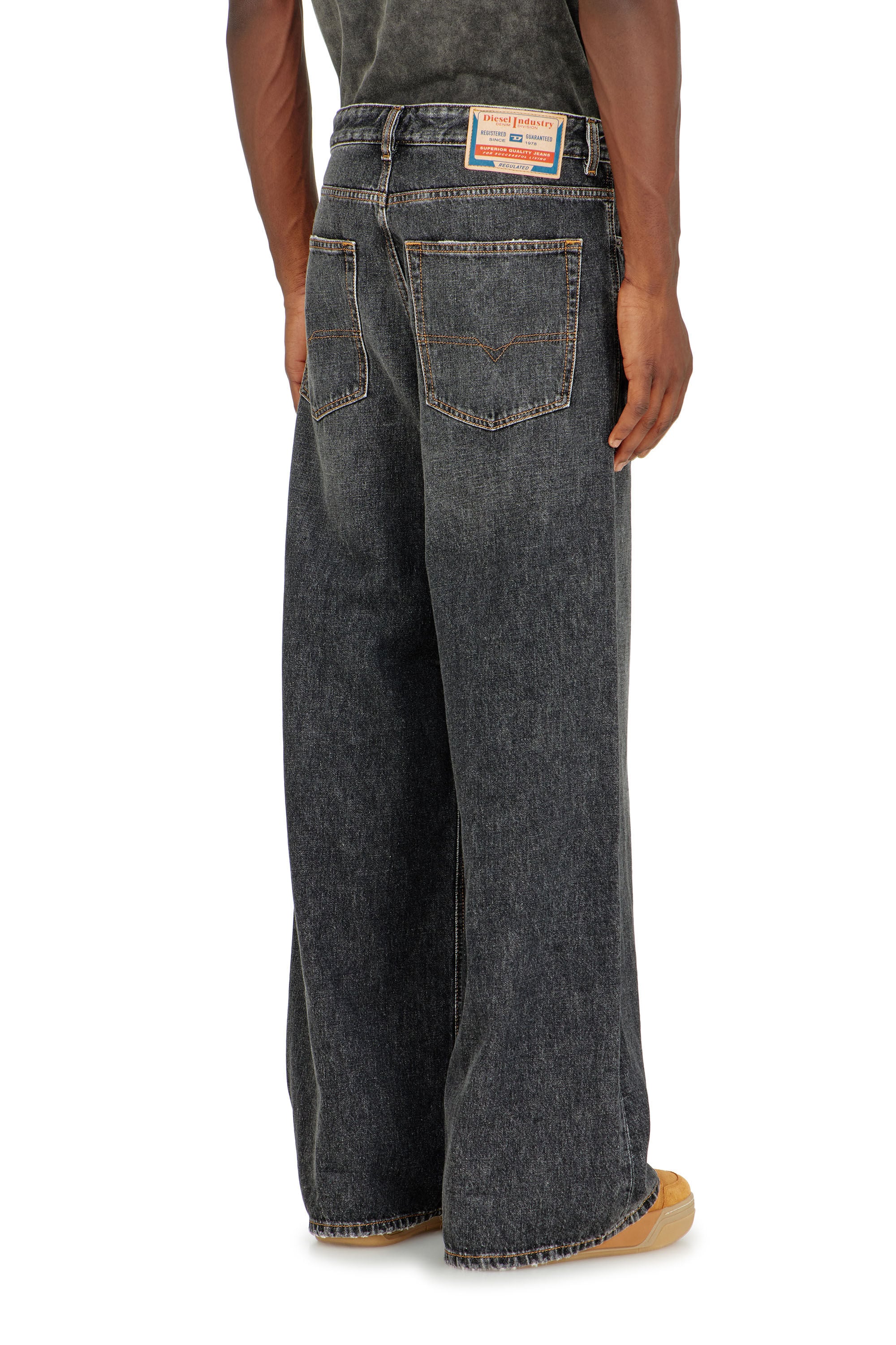 Diesel - Relaxed Jeans D-Rise 007DN Uomo, Nero/Grigio scuro - Image 5