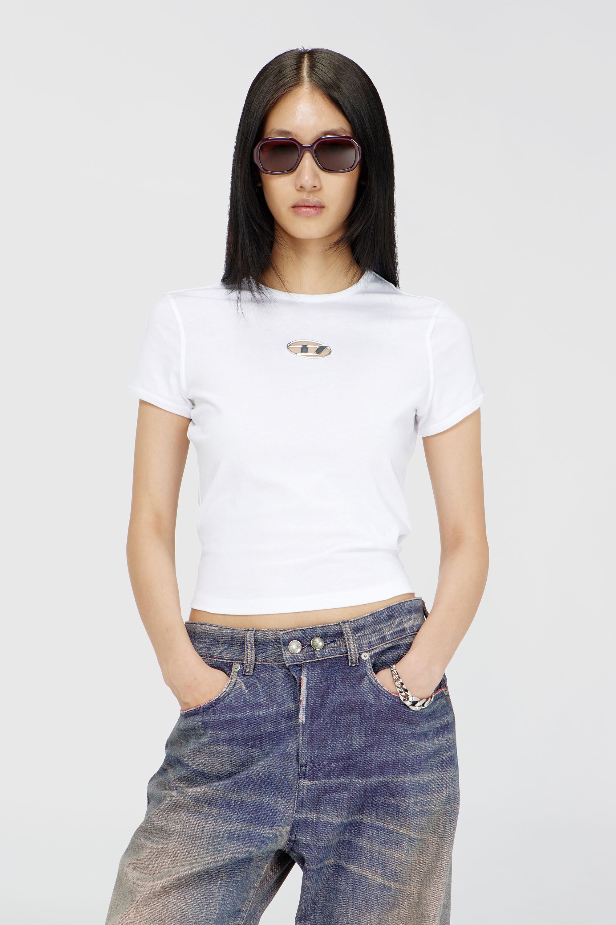 Diesel - T-UNCUTIE-LONG-OD-Q1, T-shirt slim con logo Oval D cut-out Donna in Bianco - 3