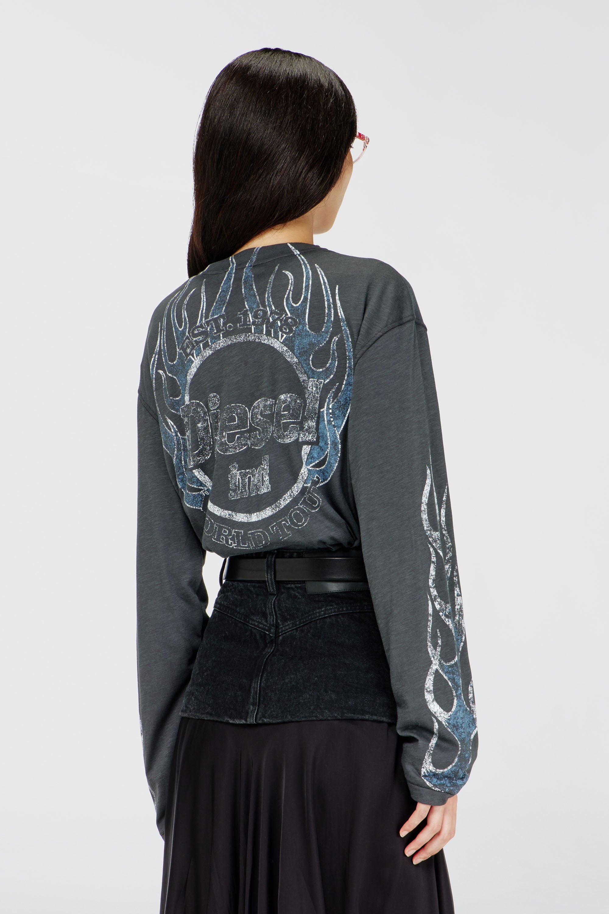 Diesel - T-HILARY-LS-B3, T-shirt a manica lunga in jersey fiammata con stampa craquel&eacute; Donna in Grigio - 4