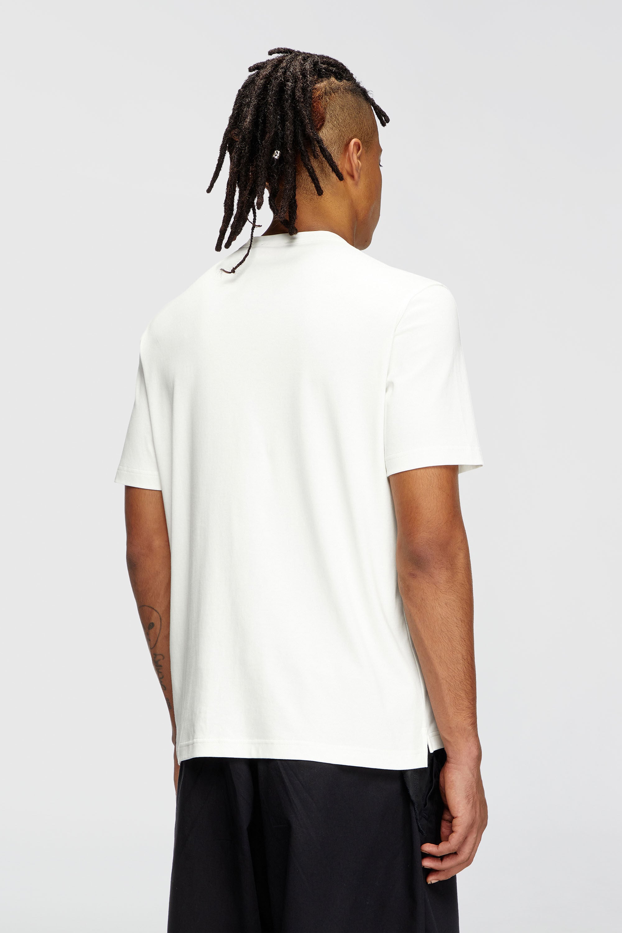 Diesel - T-ADJUST-SLITS-R17, T-shirt con logo ricamato in tono Uomo in Bianco - 4