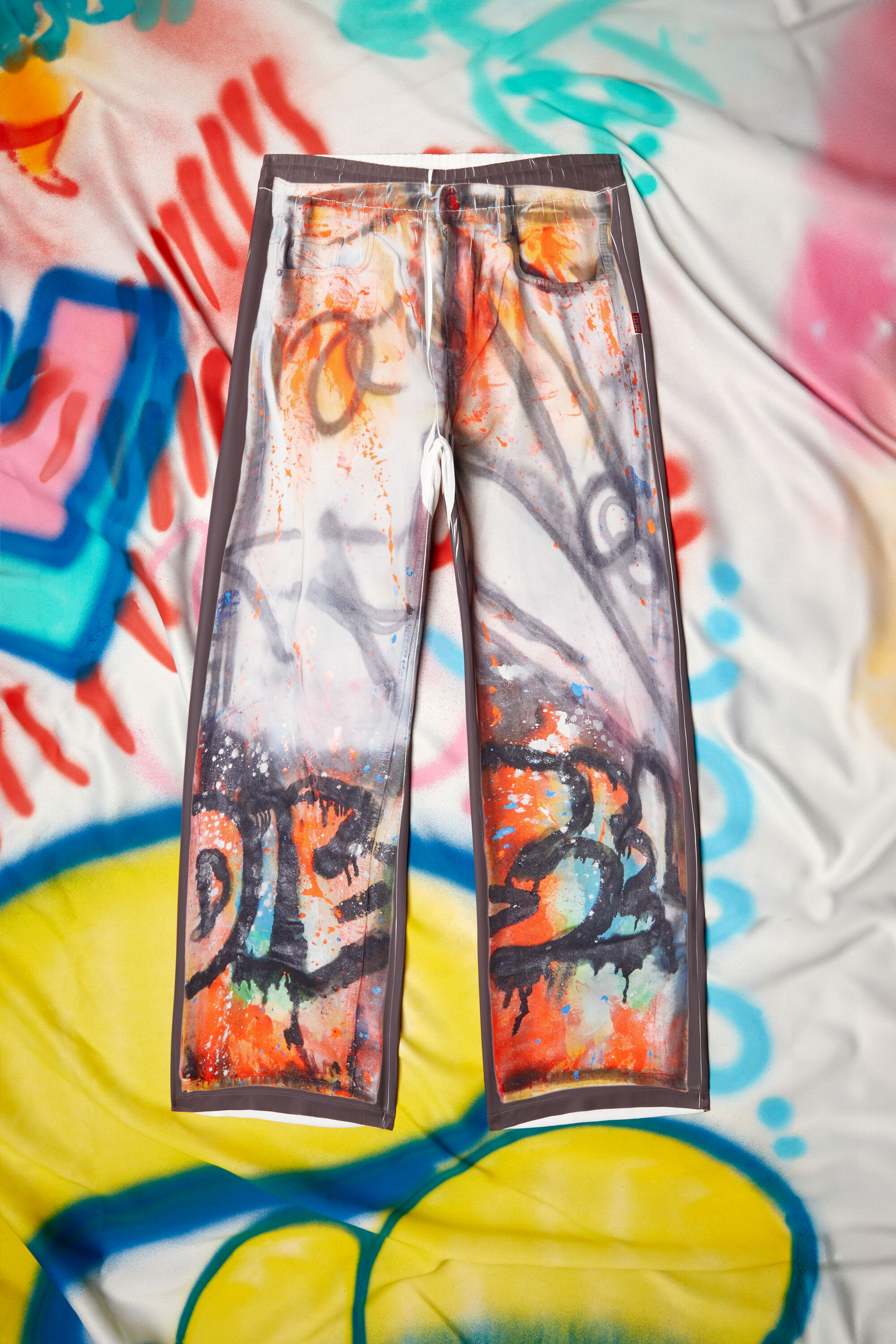 Diesel - P-AFTER-GRAFFITI-USA, Pantalone relaxed con stampa graffiti Unisex in Grigio - 2