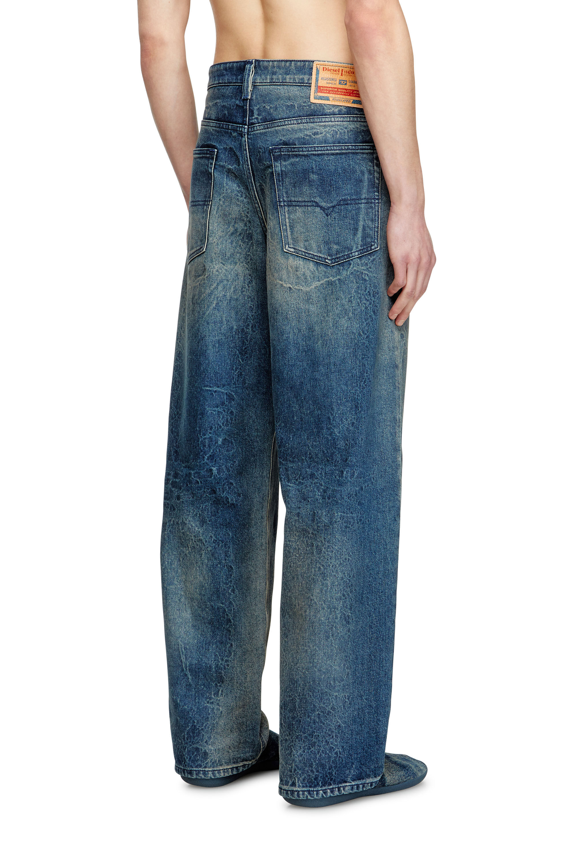 Diesel - Relaxed Jeans 2001 D-Macro 007BG Uomo, Blu Scuro - Image 4