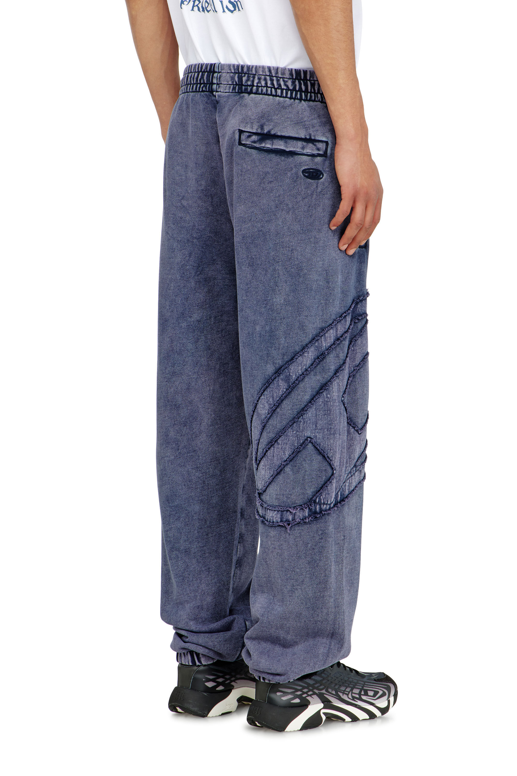 Diesel - P-MARKY-DEN, Pantaloni in cotone biologico con patch Oval D Uomo in Blu - 4