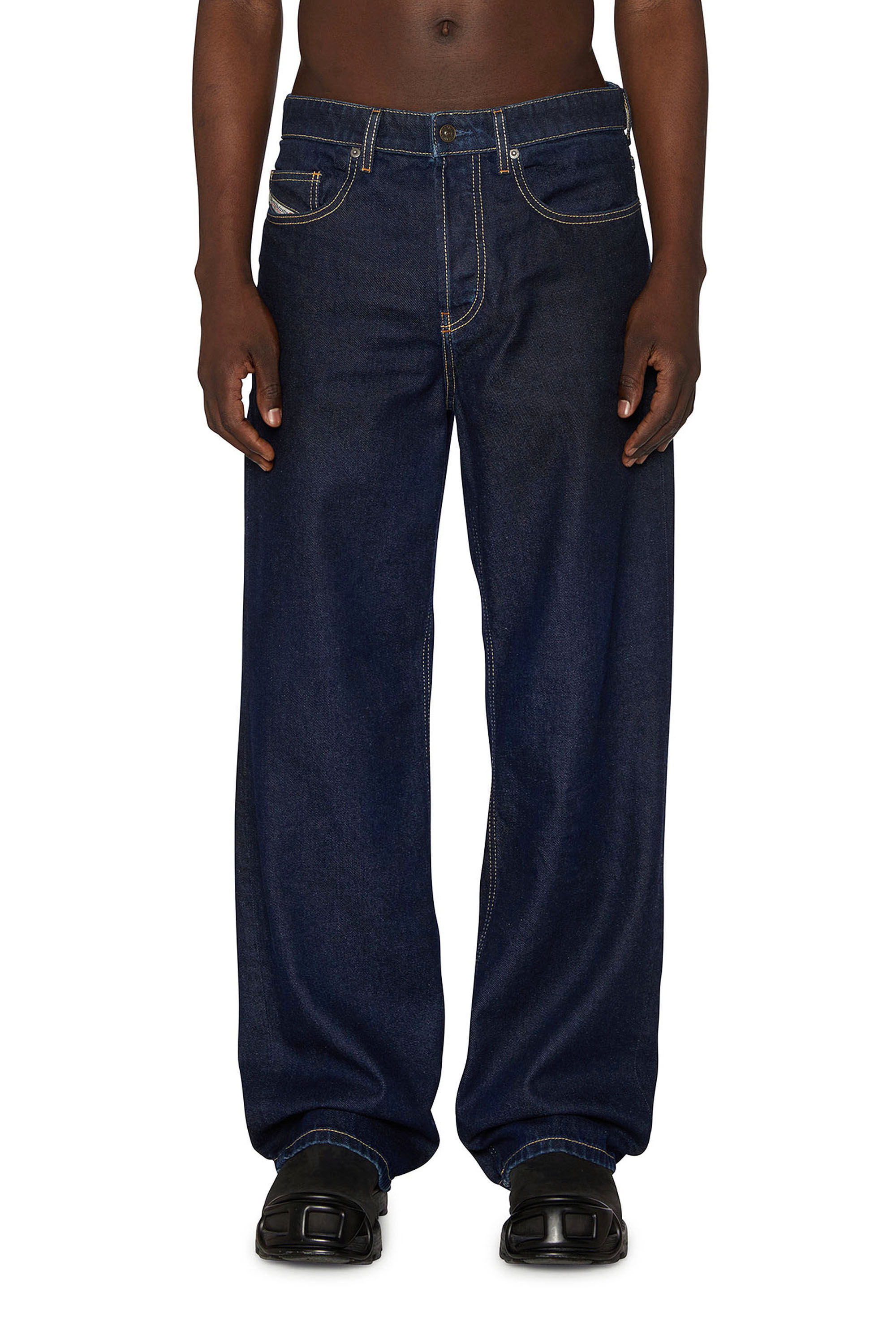 Diesel - Relaxed Jeans 2001 D-Macro 0GRDV Uomo, Blu Scuro - Image 3