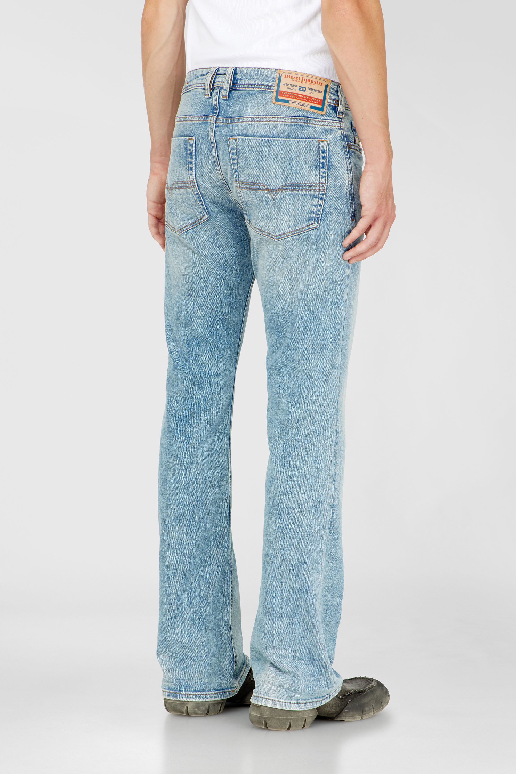 Diesel - Bootcut Jeans 2007 Zatiny 0DBDV Uomo, Blu Chiaro - Image 5