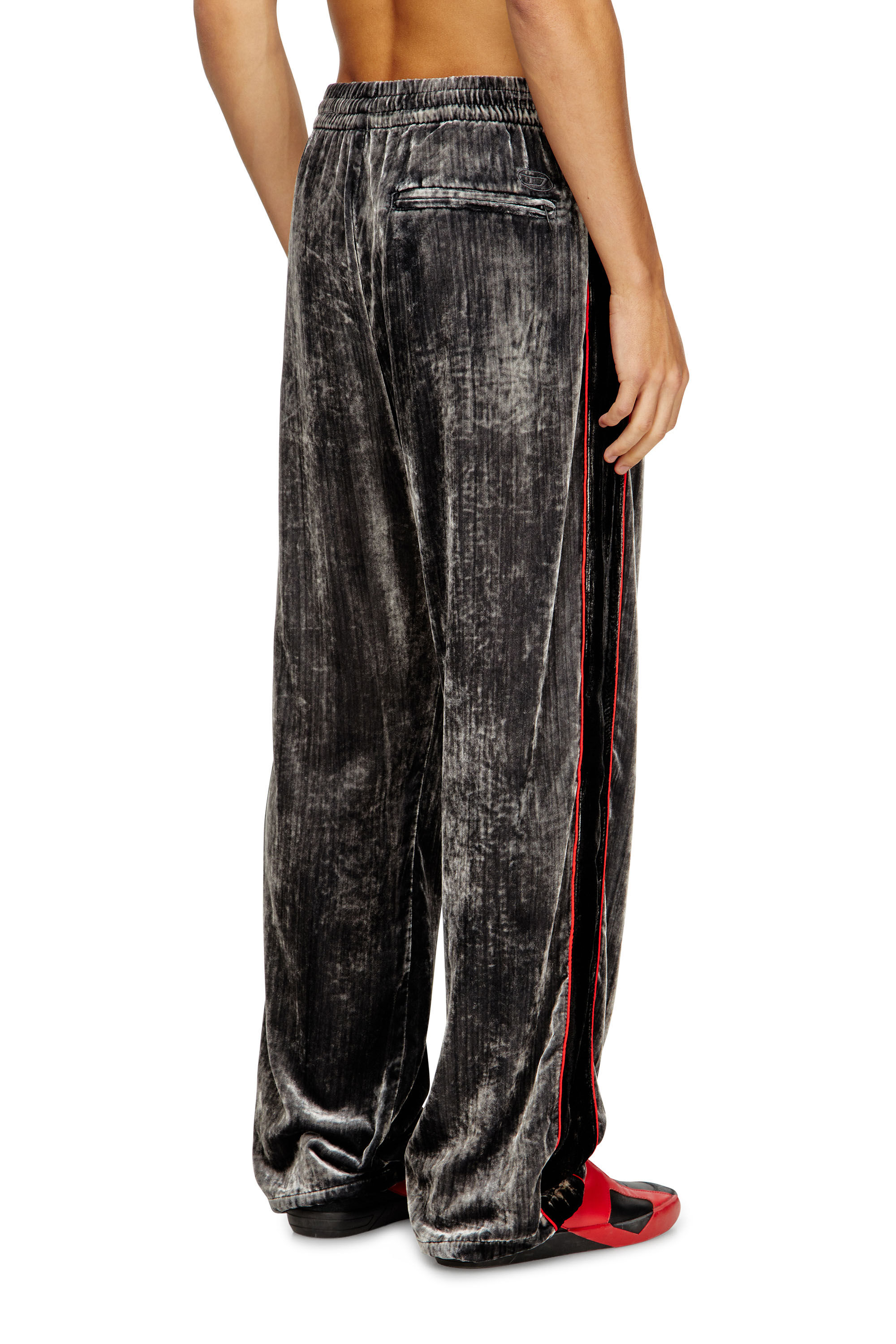 Diesel - P-HAY, Pantaloni tuta in velluto distressed Uomo in Grigio - 4