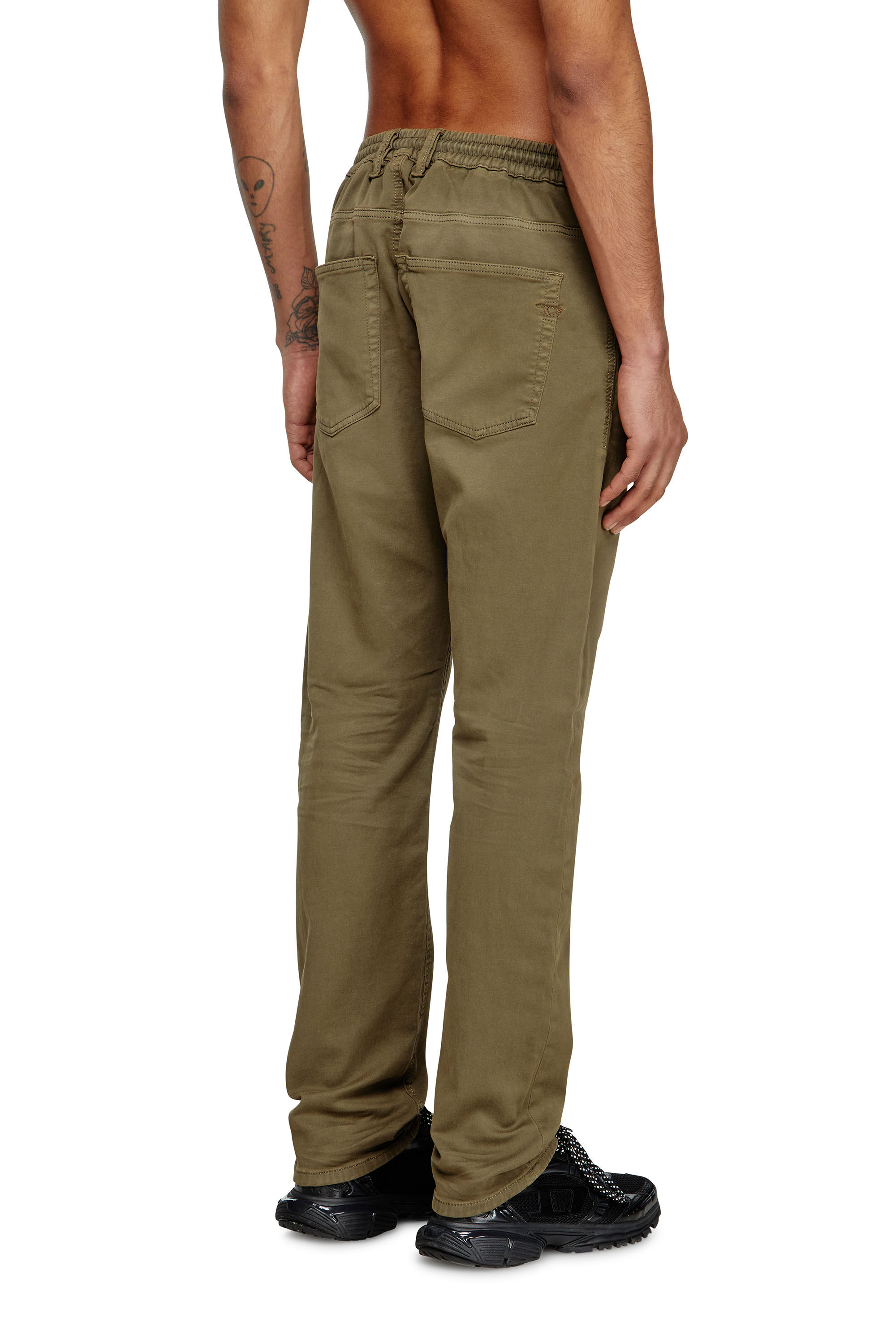Diesel - Regular 2030 D-Krooley Joggjeans® 0670M Uomo, Verde - Image 2