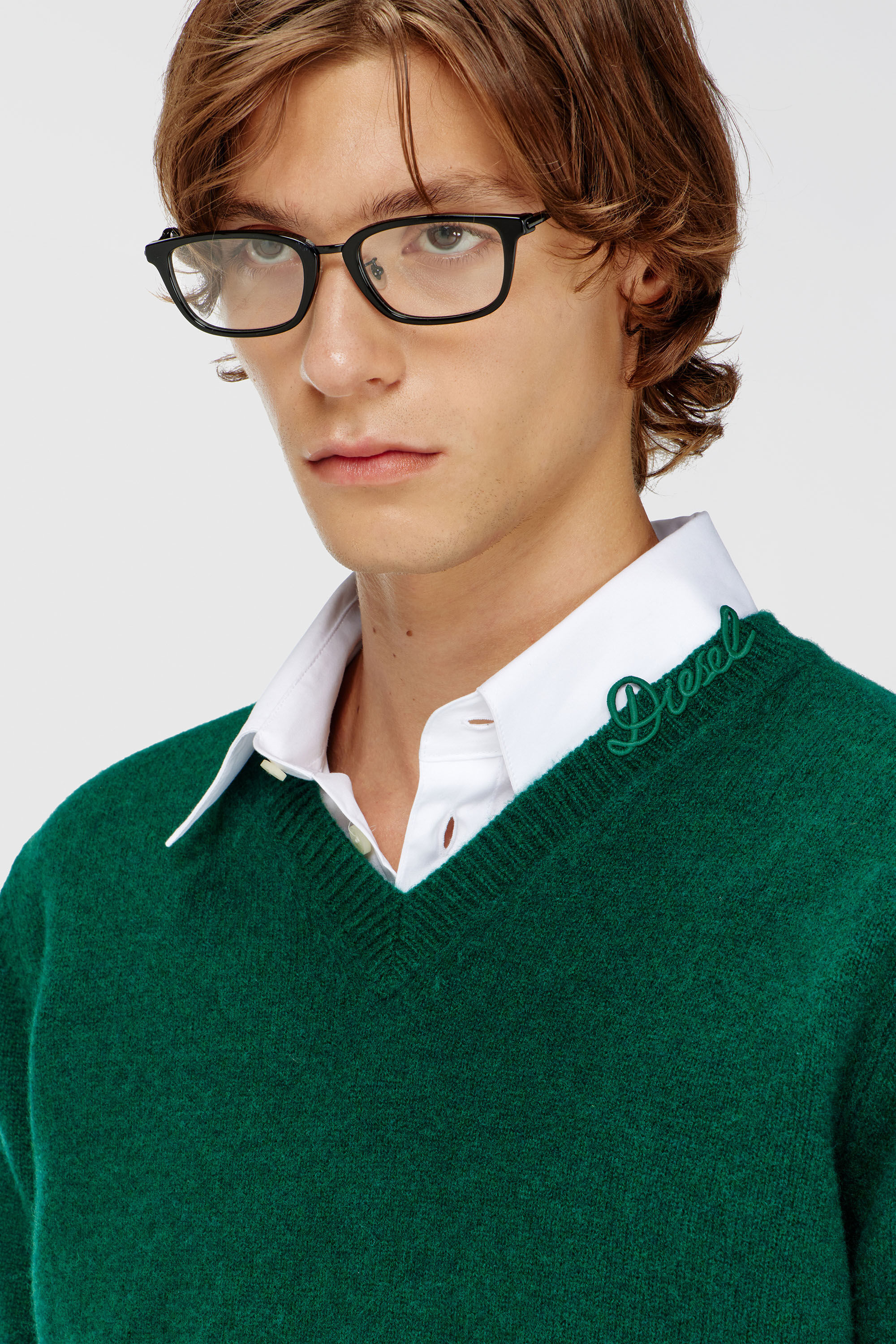 Diesel - K-IMER, Maglione in lana con scollo a V e logo sul collo Uomo in Verde - 4