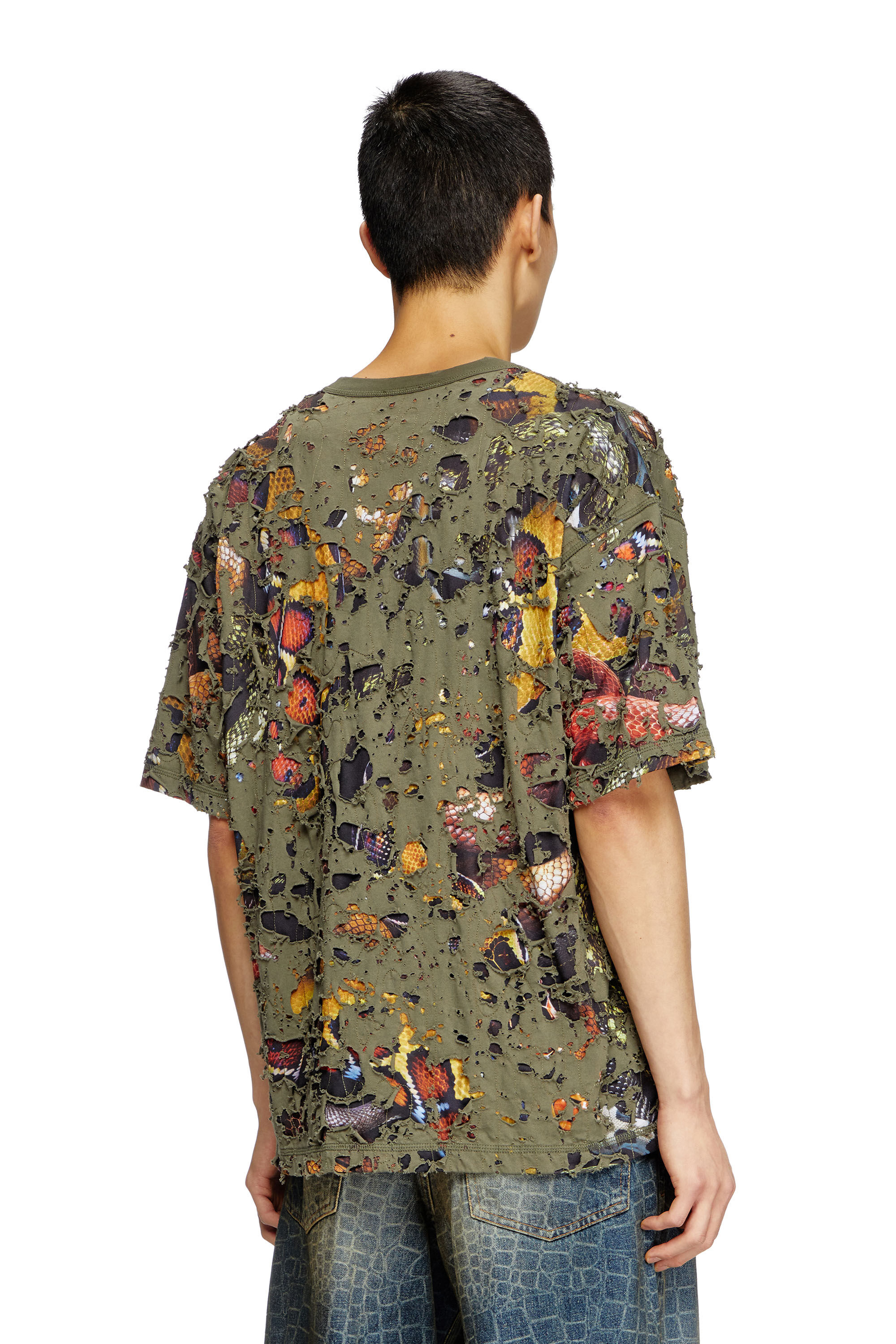 Diesel - CL-T-BOXT-DEVOR-SNAKE, T-shirt stampa snake con strato destroyed Unisex in Verde - 4