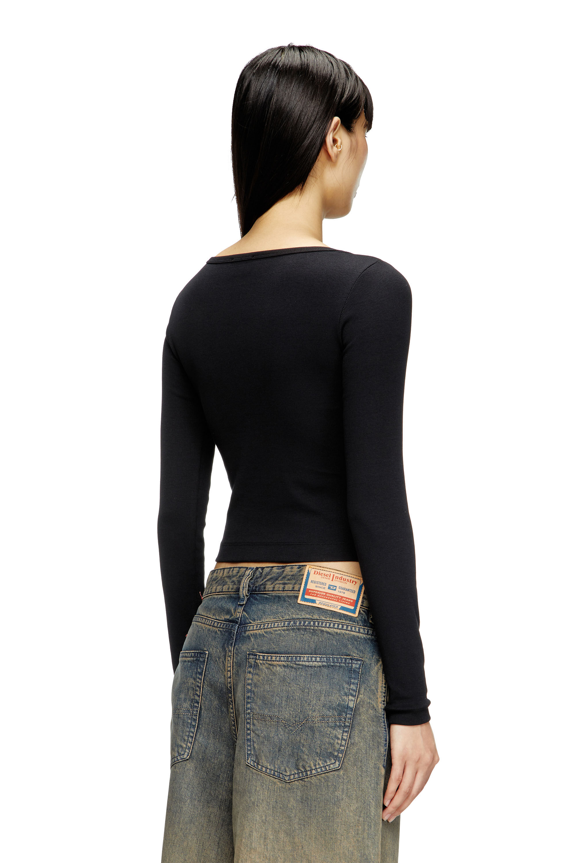 Diesel - T-BALLET-D, Top a maniche lunghe con patch D ricamata Donna in Nero - 4