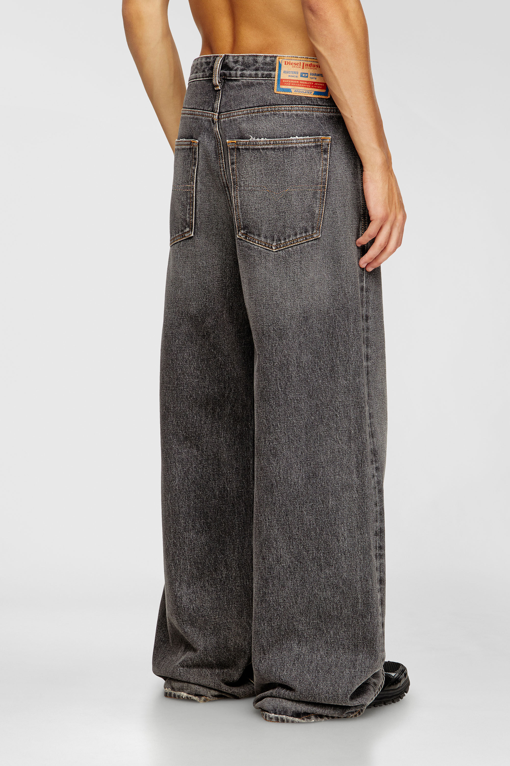 Diesel - Relaxed Jeans D-Rise 007F6 Uomo, Nero/Grigio scuro - Image 3