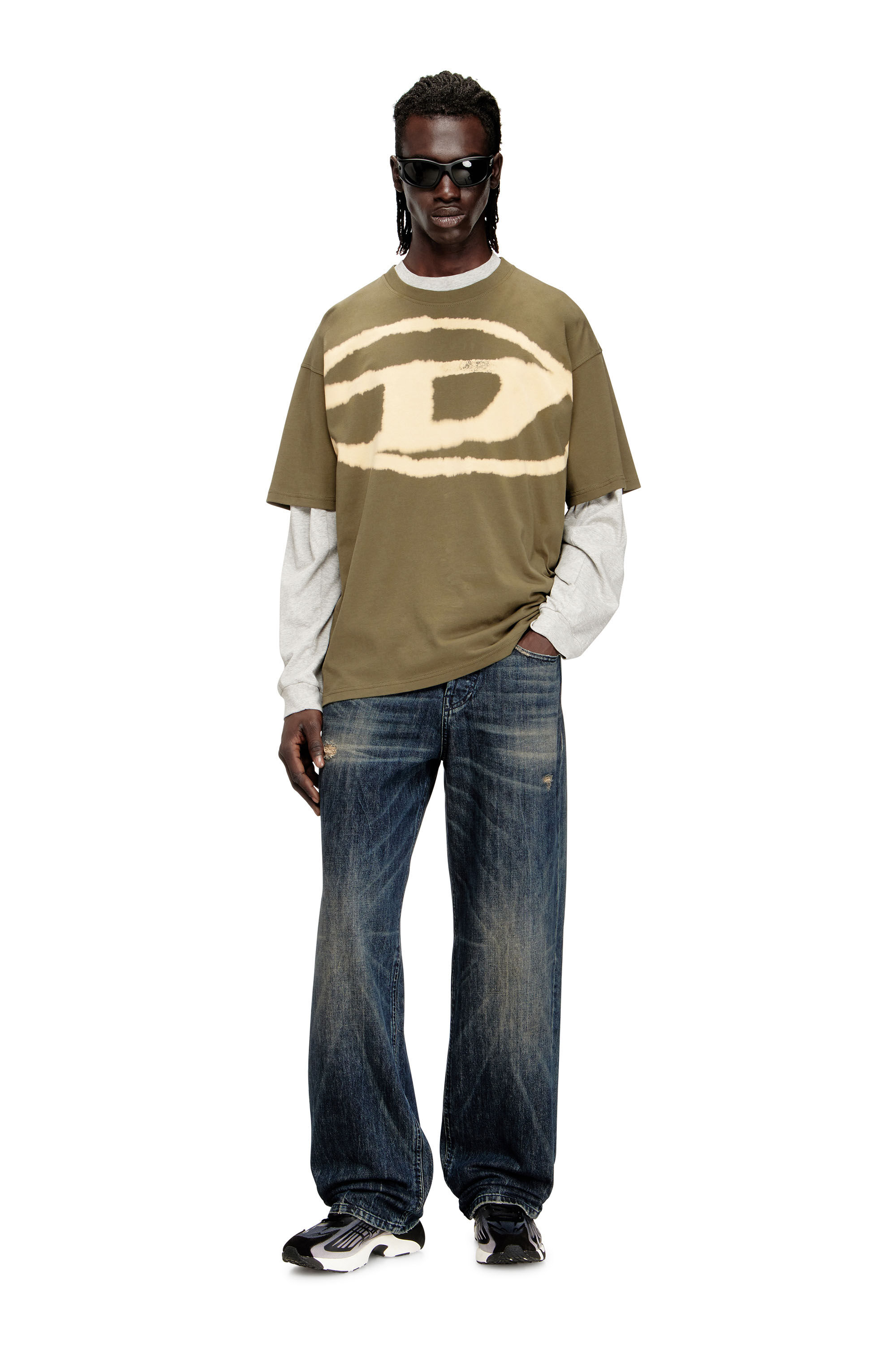 Diesel - T-BOXT-BLEACH, T-shirt con logo Oval D effetto bleach Uomo in Verde - 1