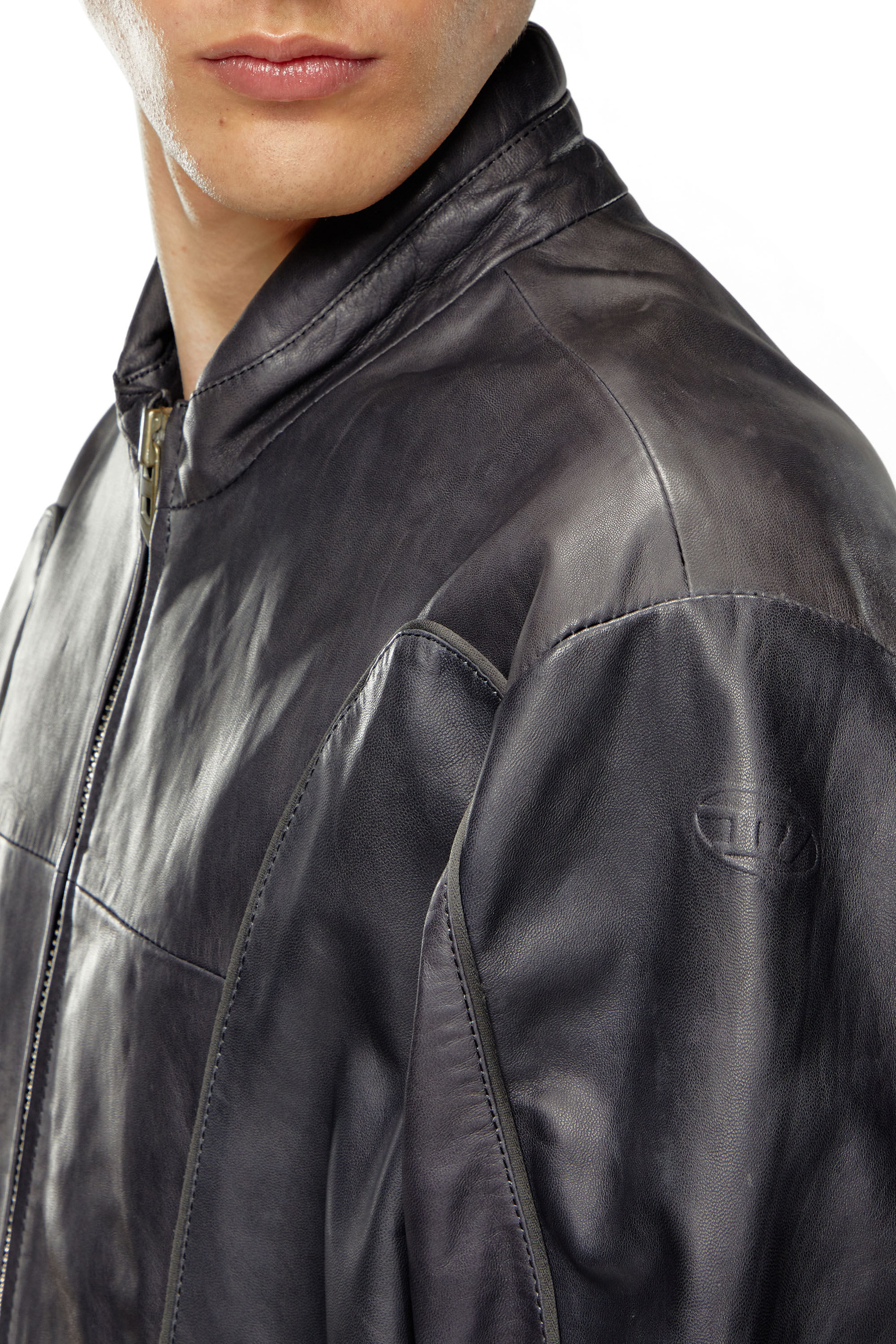 OFF PISTE LEATHER ブラック L-METAL Man: Leather biker jacket with logo plaque | Diesel