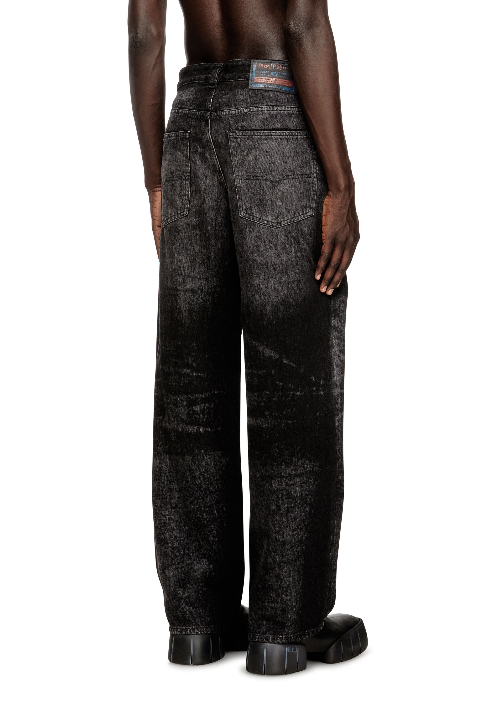 Diesel - Relaxed Jeans 2001 D-Macro 007DB Uomo, Nero/Grigio scuro - Image 4