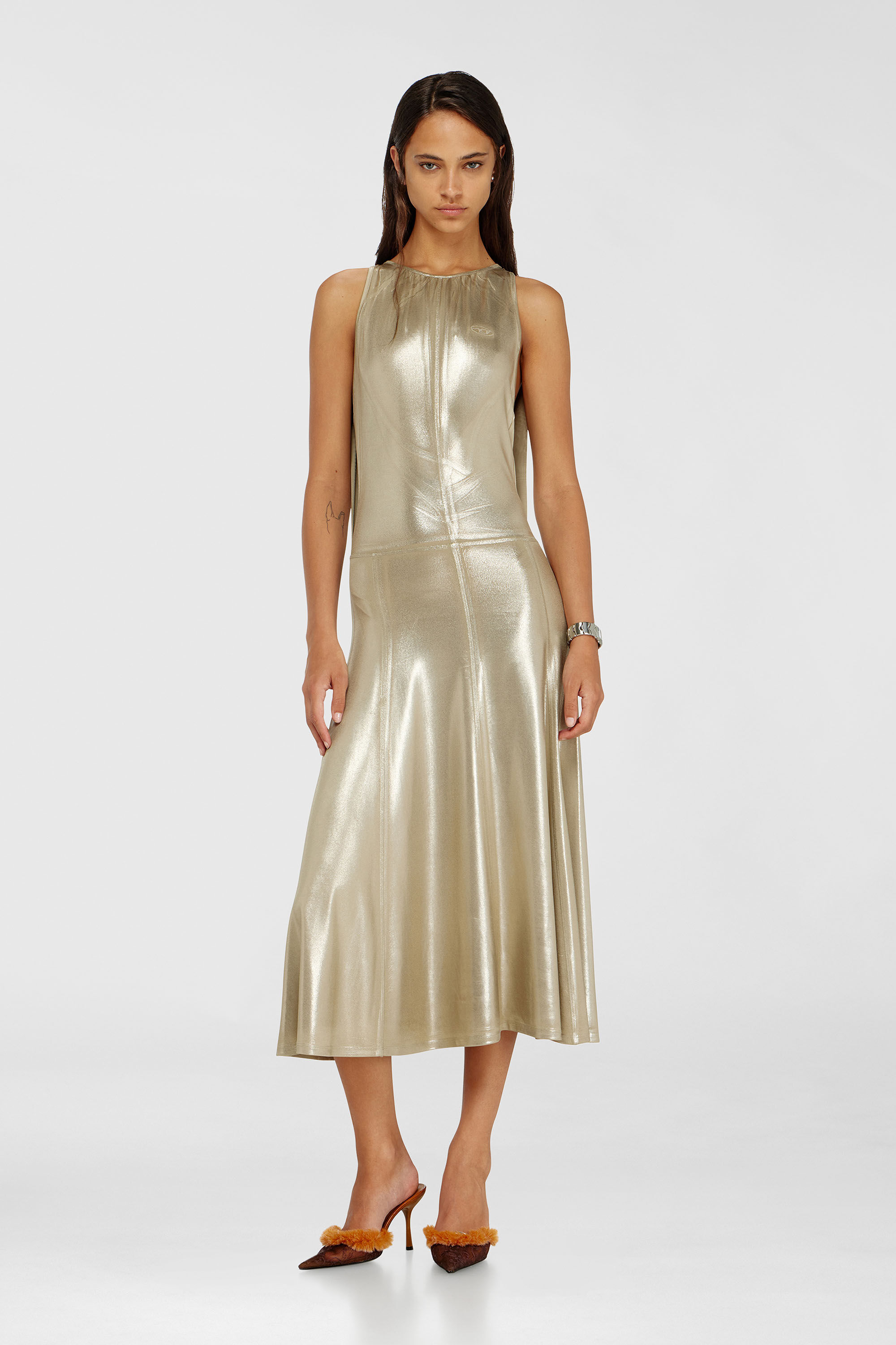 Diesel - D-DYVYNY, Abito midi metallizzato fluido con schiena scoperta Donna in Oro - 3