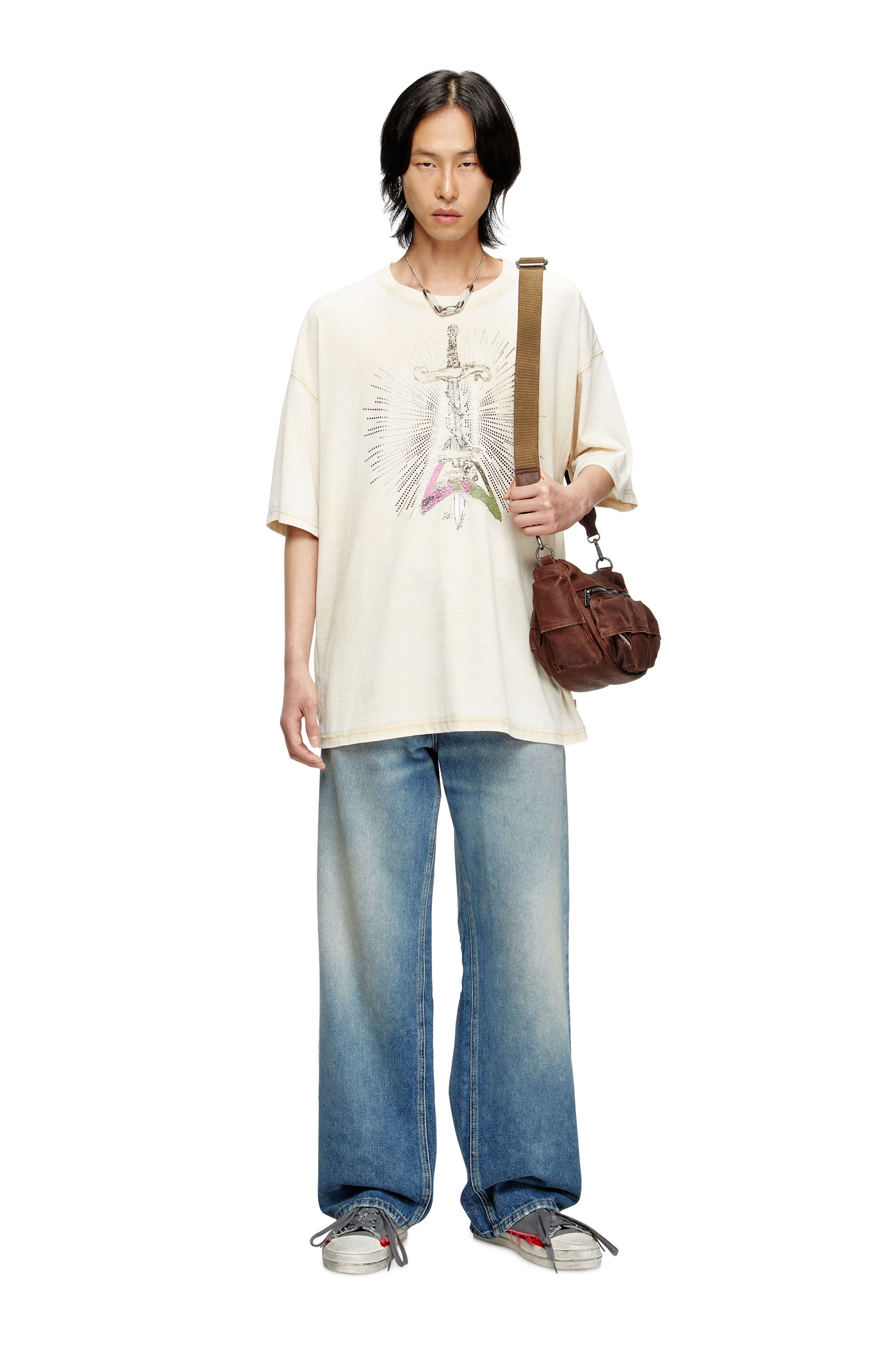 Diesel - T-BOXT-T18, T-shirt con stampa spada Uomo in Beige - 1