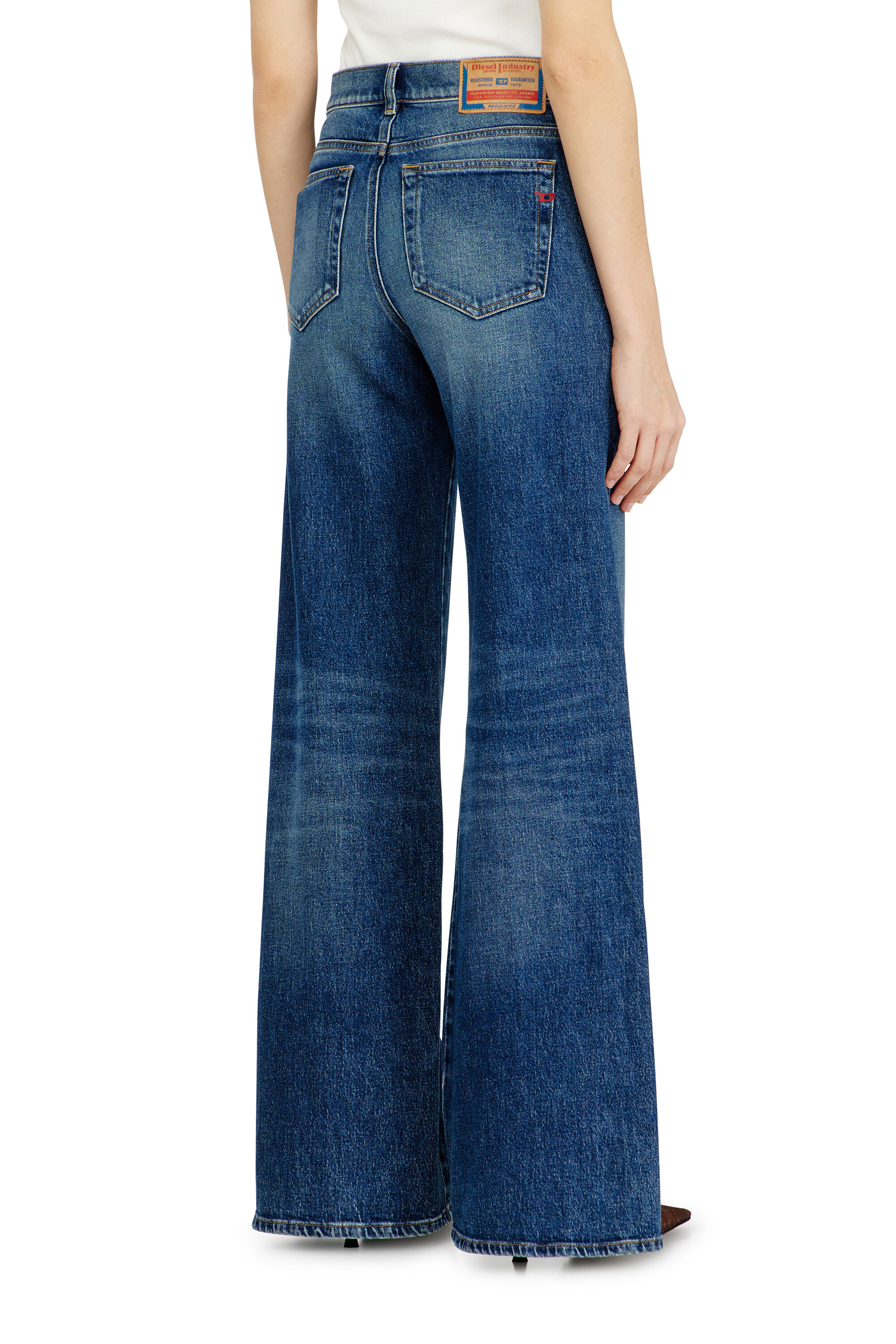 Diesel - Flare Jeans 1978 D-Akemi 09L21 Donna, Blu medio - Image 5