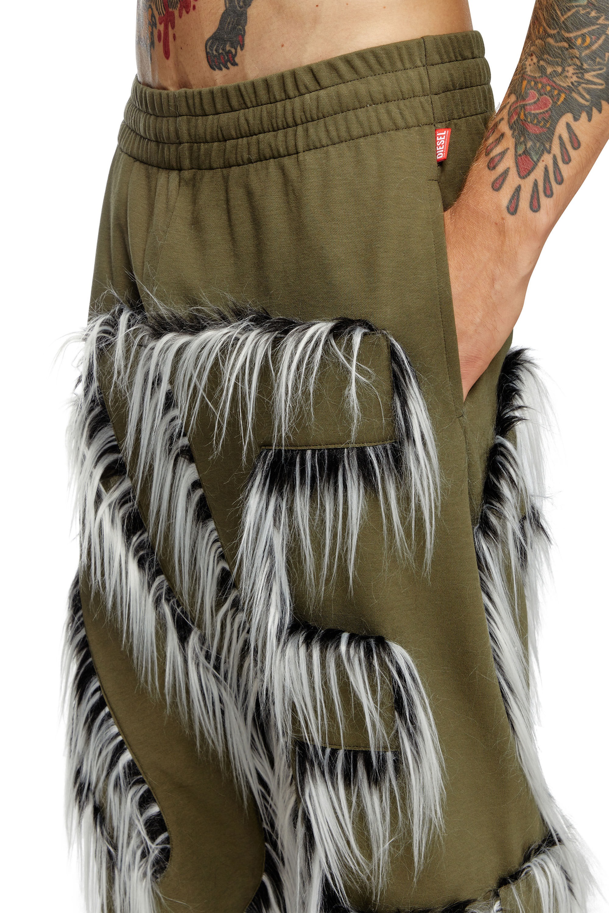 Diesel - P-BIMY-FUR, Pantaloni tuta con logo fluffy Uomo in Verde - 5