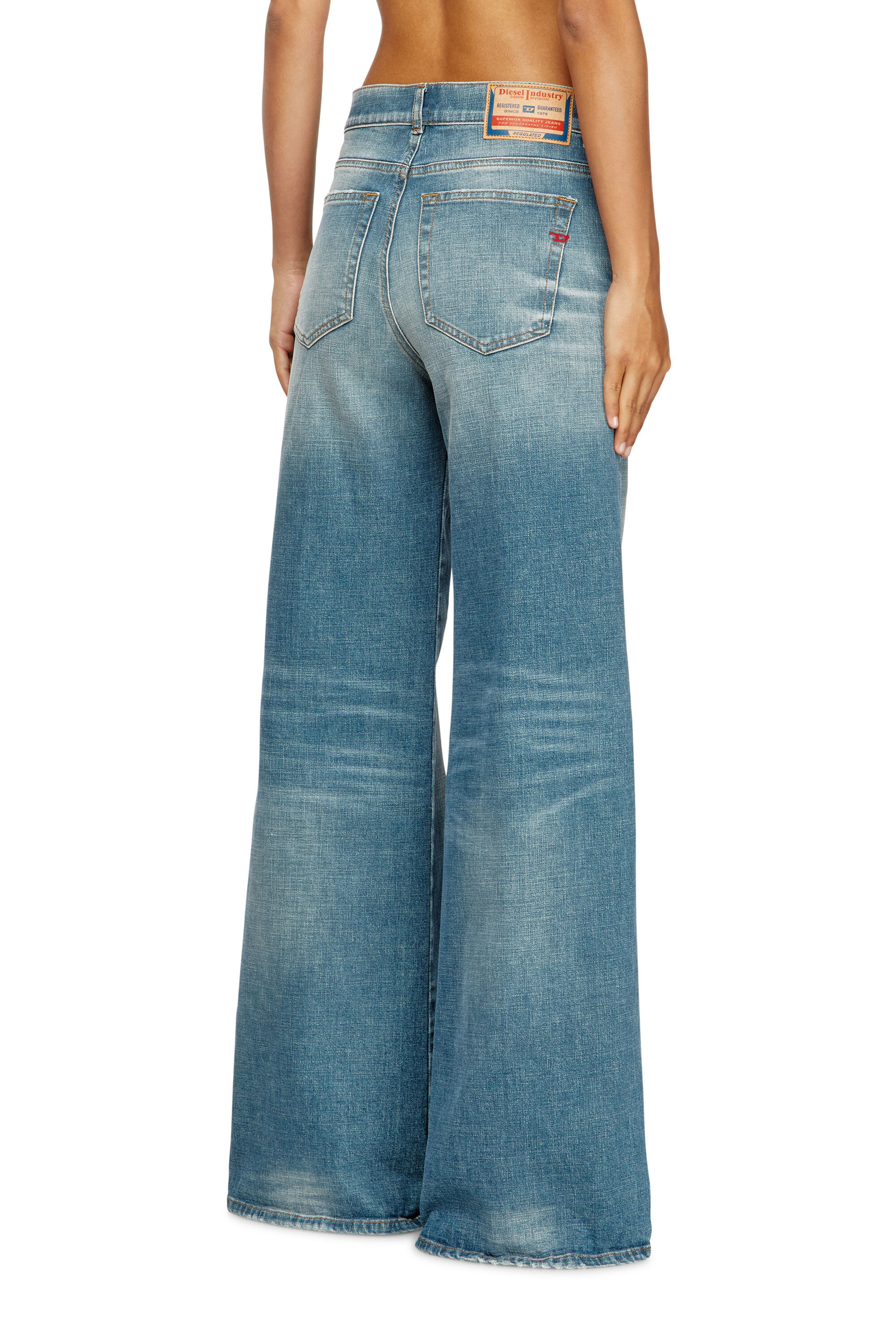Diesel - Flare Jeans 1978 D-Akemi 09M58 Donna, Blu medio - Image 4
