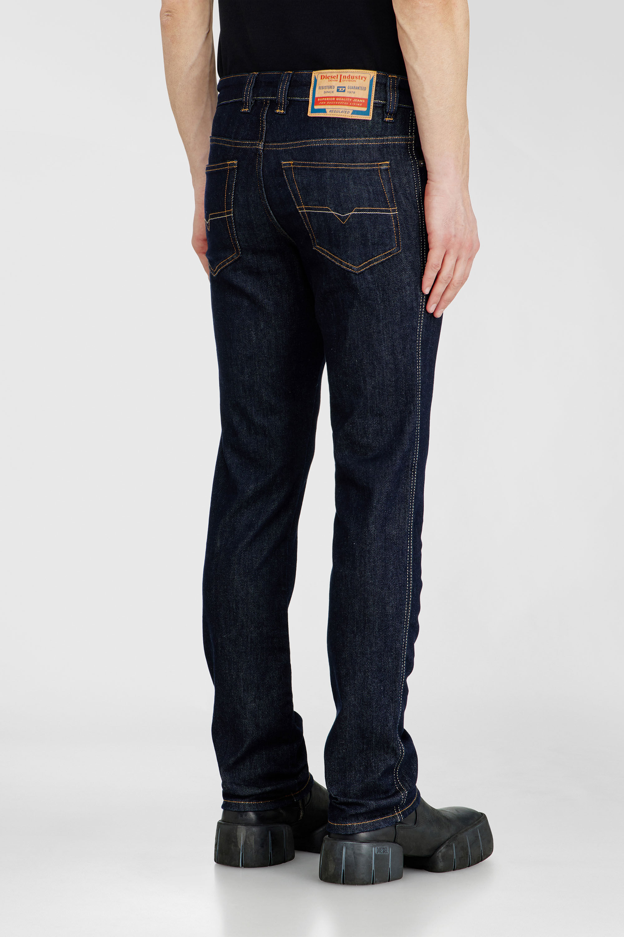 Diesel - Slim Jeans 1993 D-Vyl 0DBEJ Uomo, Blu Scuro - Image 5