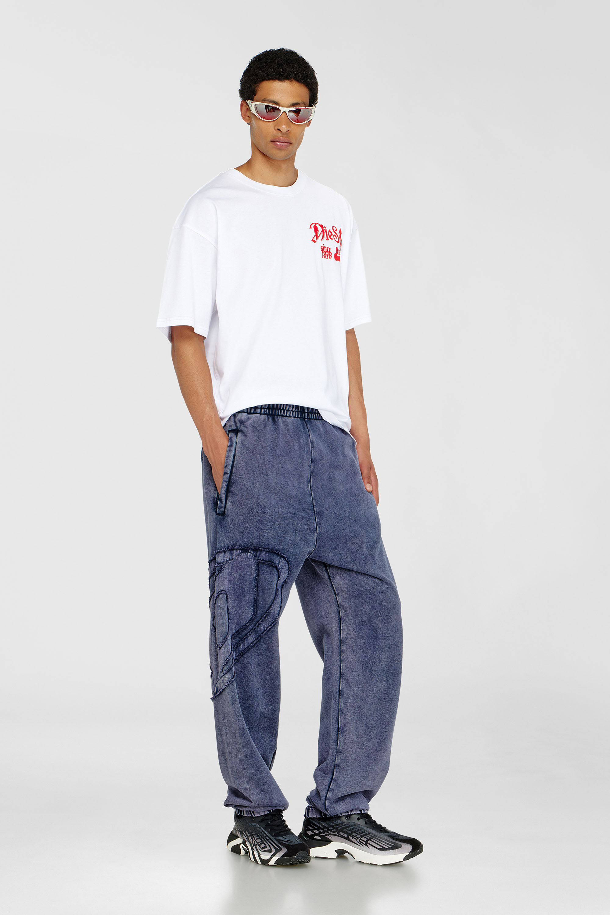 Diesel - P-MARKY-DEN, Pantaloni in cotone biologico con patch Oval D Uomo in Blu - 1