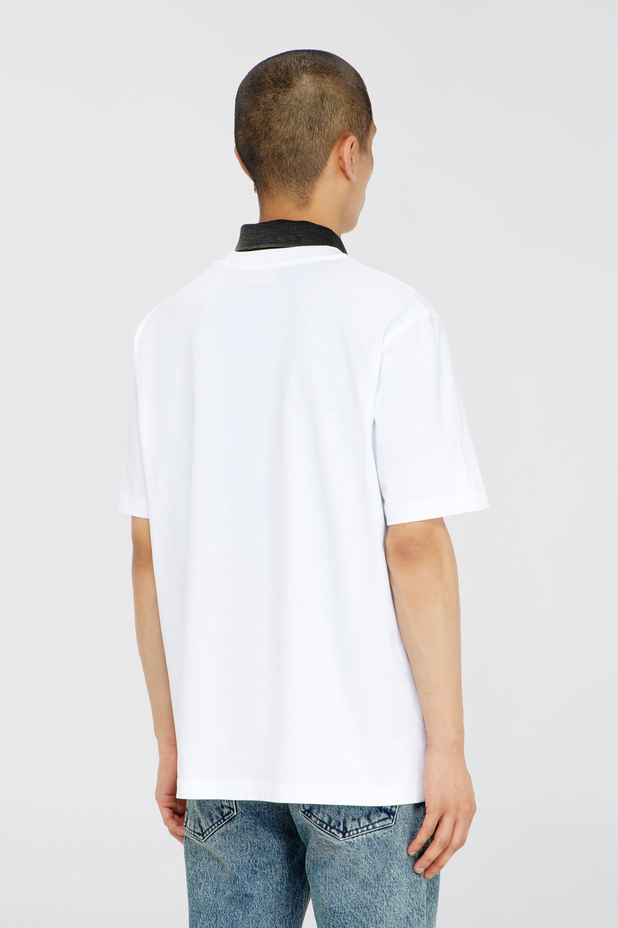 Diesel - T-ADJUST-AA12, T-shirt in cotone con patch logo Uomo in Bianco - 4