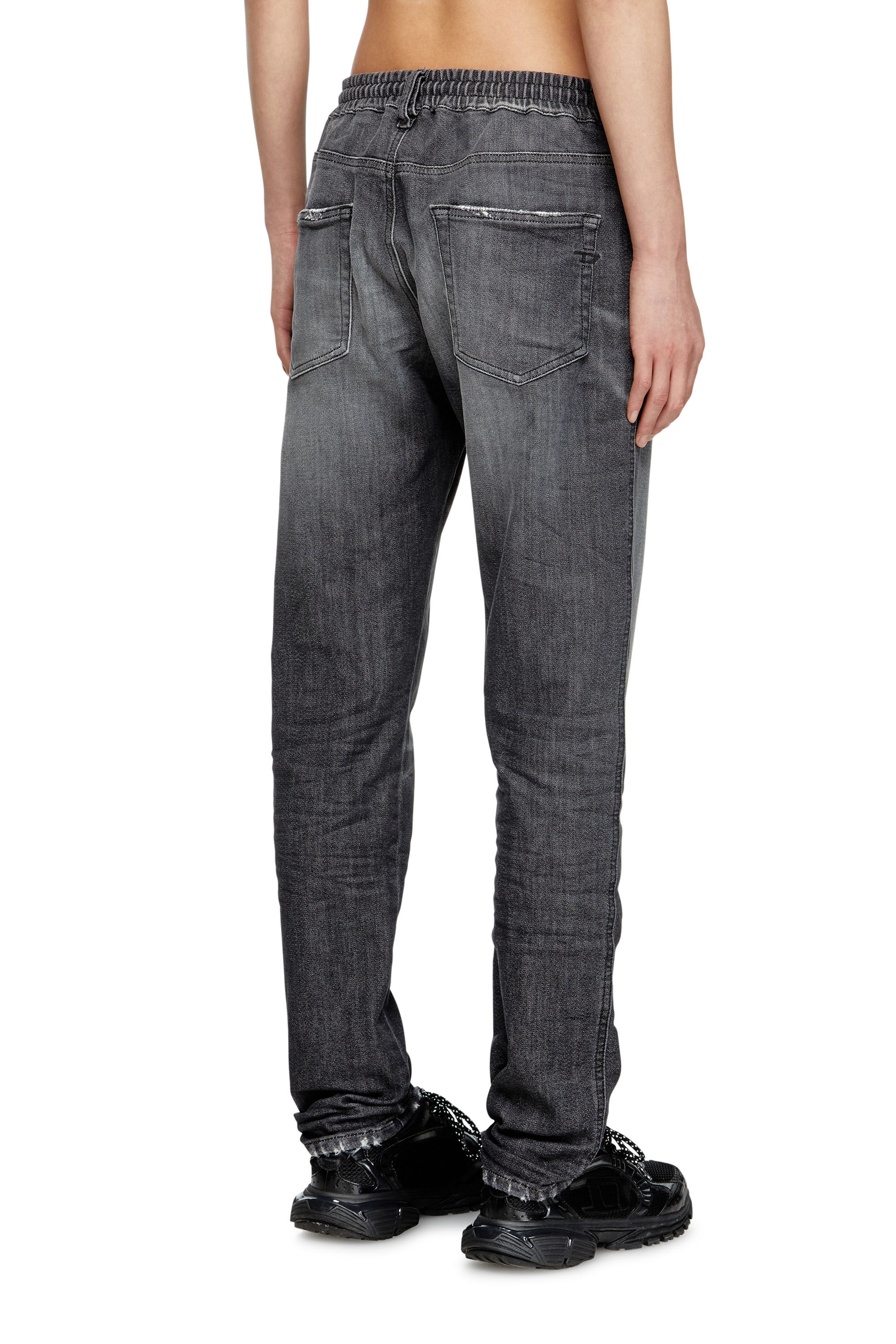 Diesel - Slim 2062 D-Strukt Joggjeans® 09M67 Uomo, Nero/Grigio scuro - Image 4